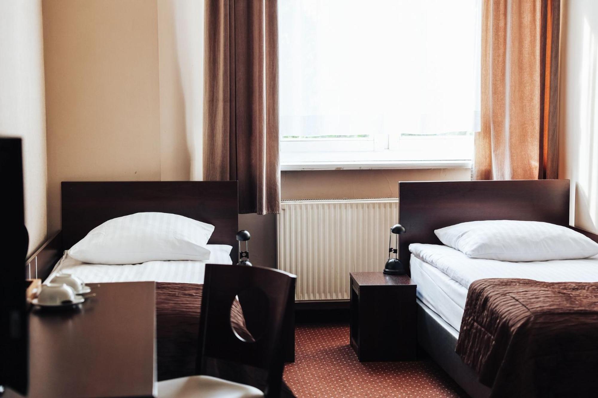 Standard Twin Room - Photo 2