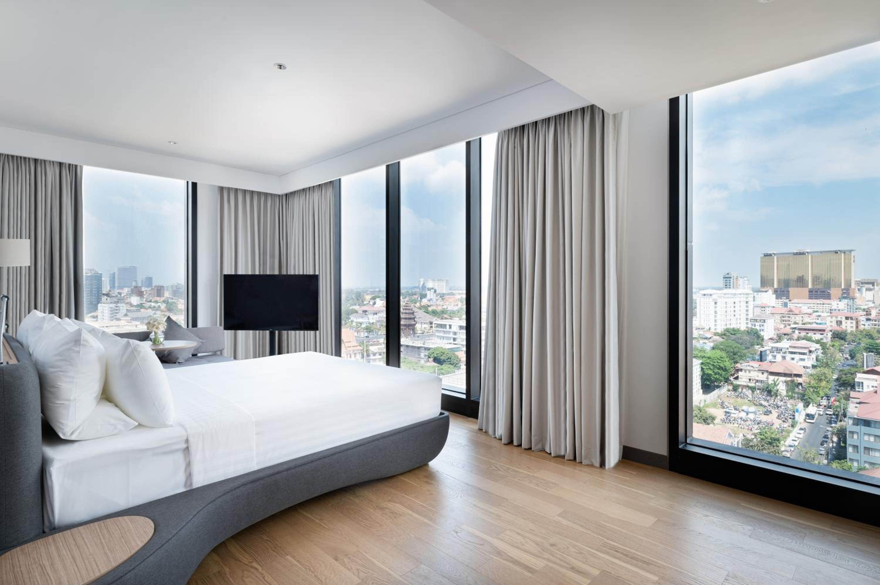 Deluxe King Room - Photo 4
