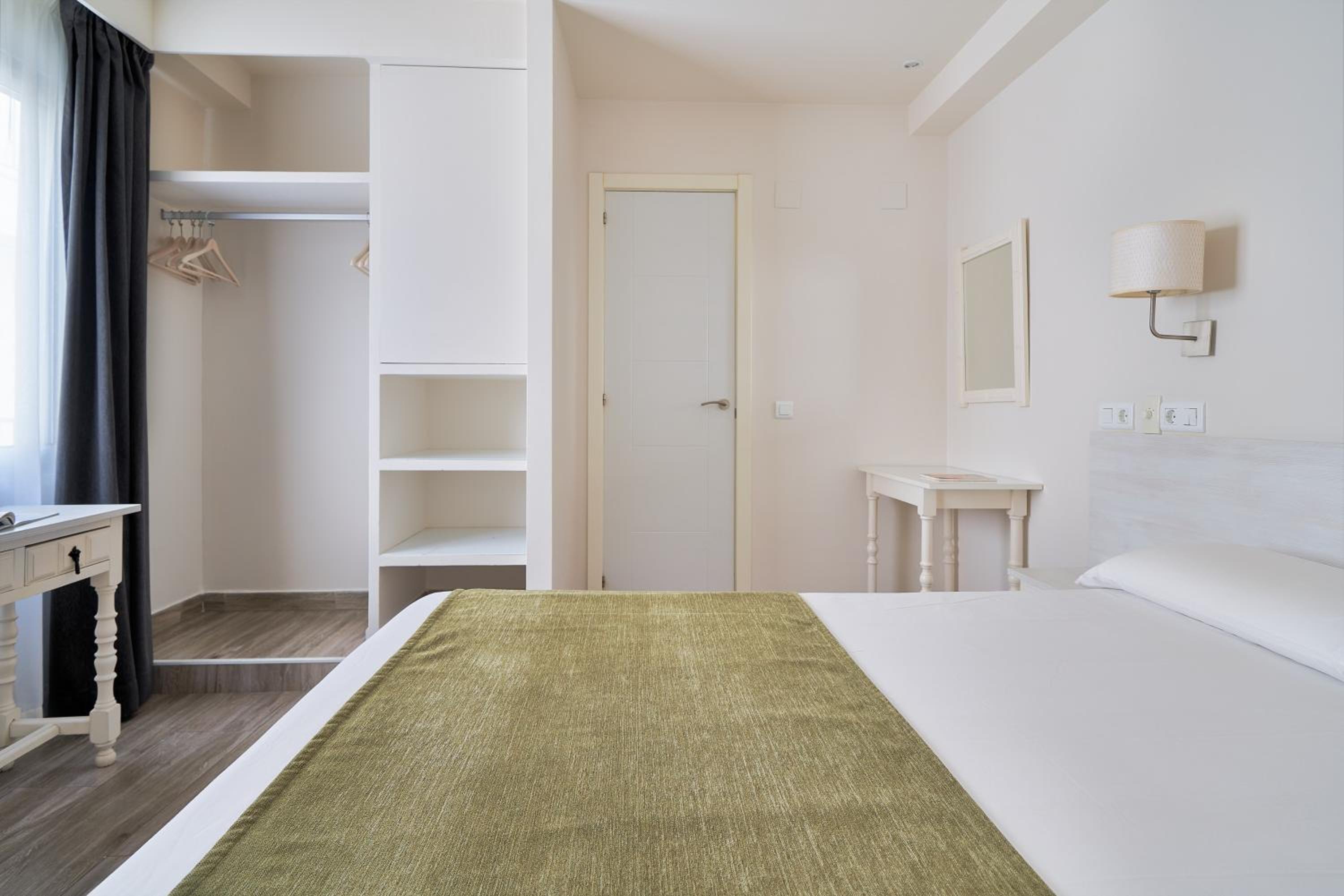Double Room - Photo 3