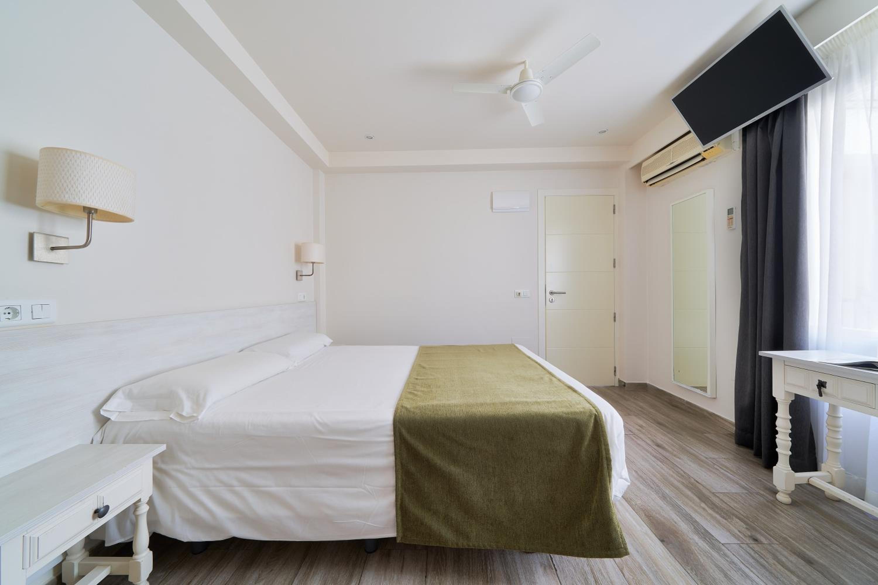 Double Room - Photo 2
