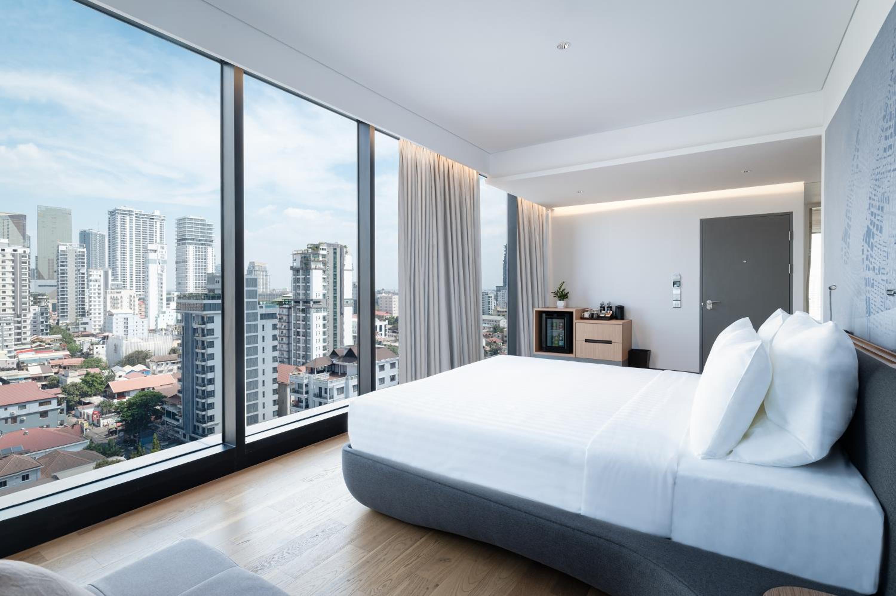 Deluxe King Room - Photo 1