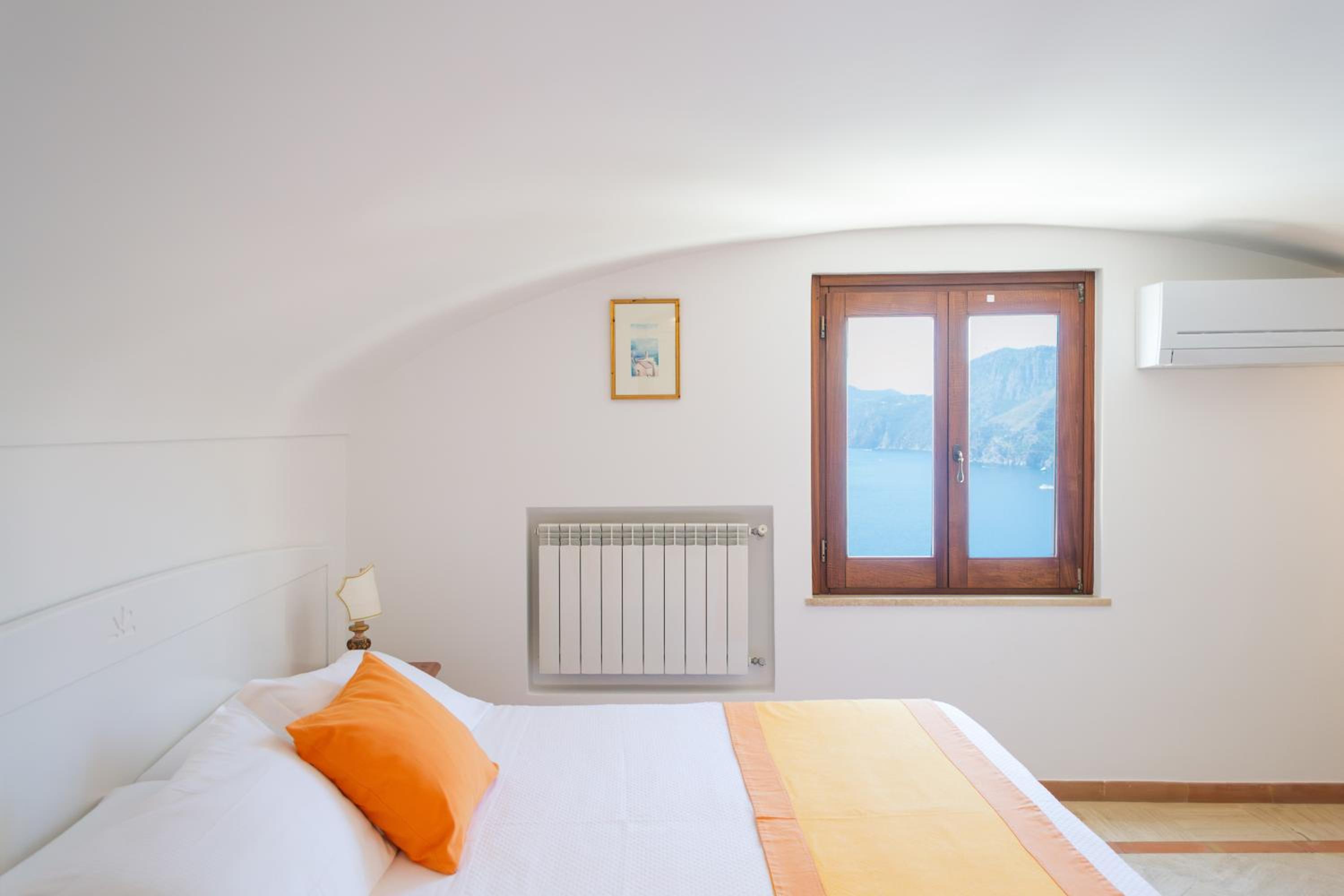 Deluxe Double Room with Balcony and Sea View
