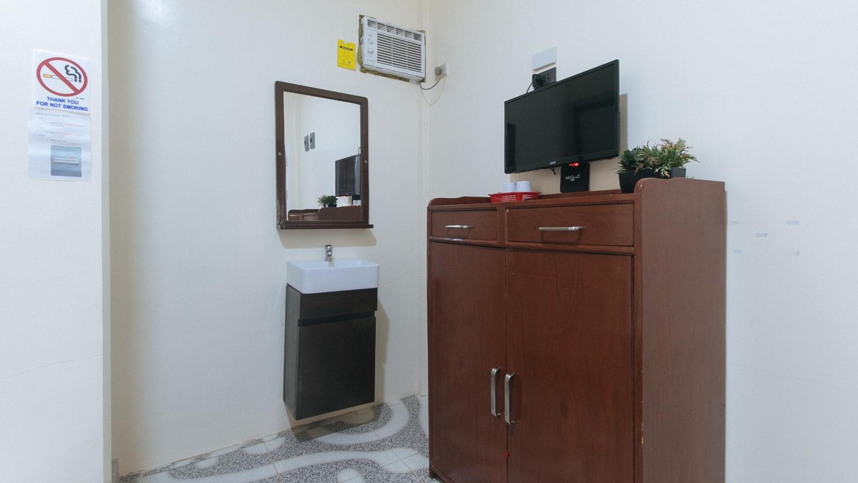 Standard Double Room - Photo 8