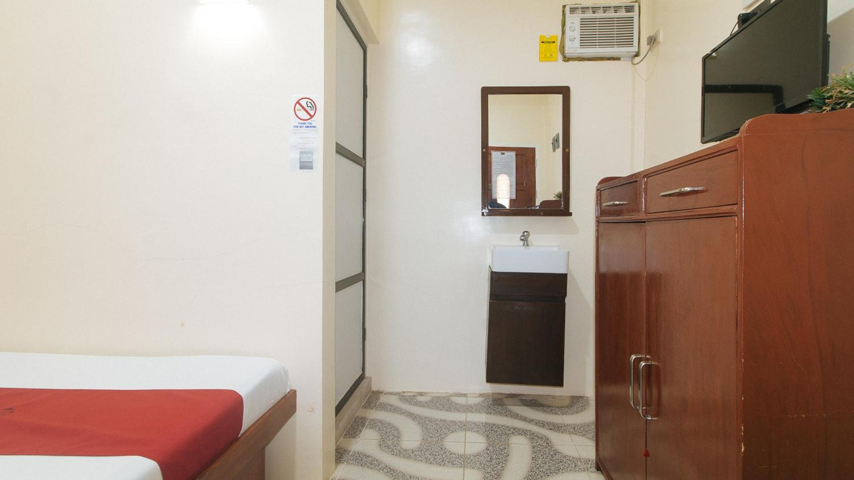 Standard Double Room - Photo 7