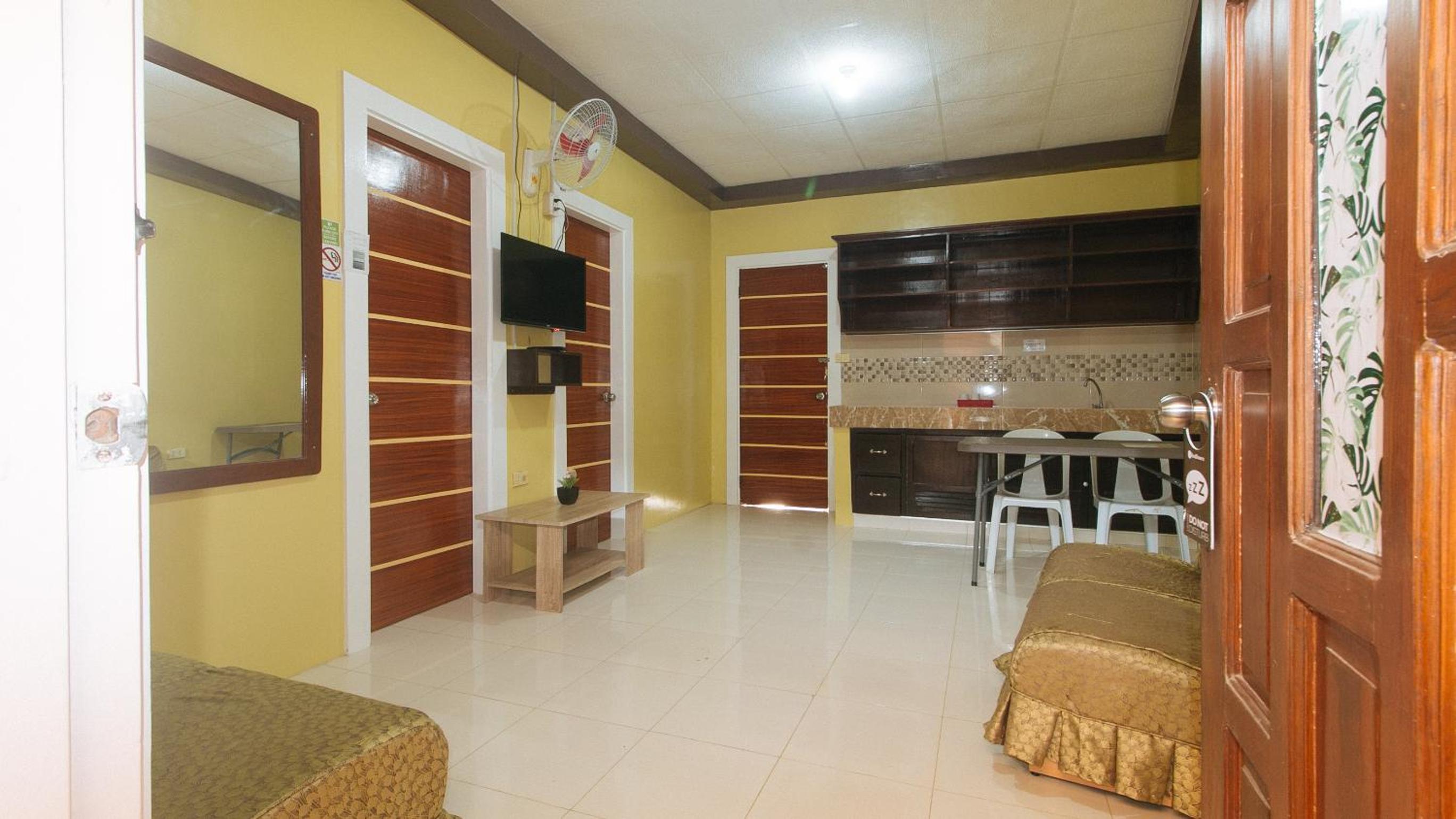Family Double Room - Photo 14