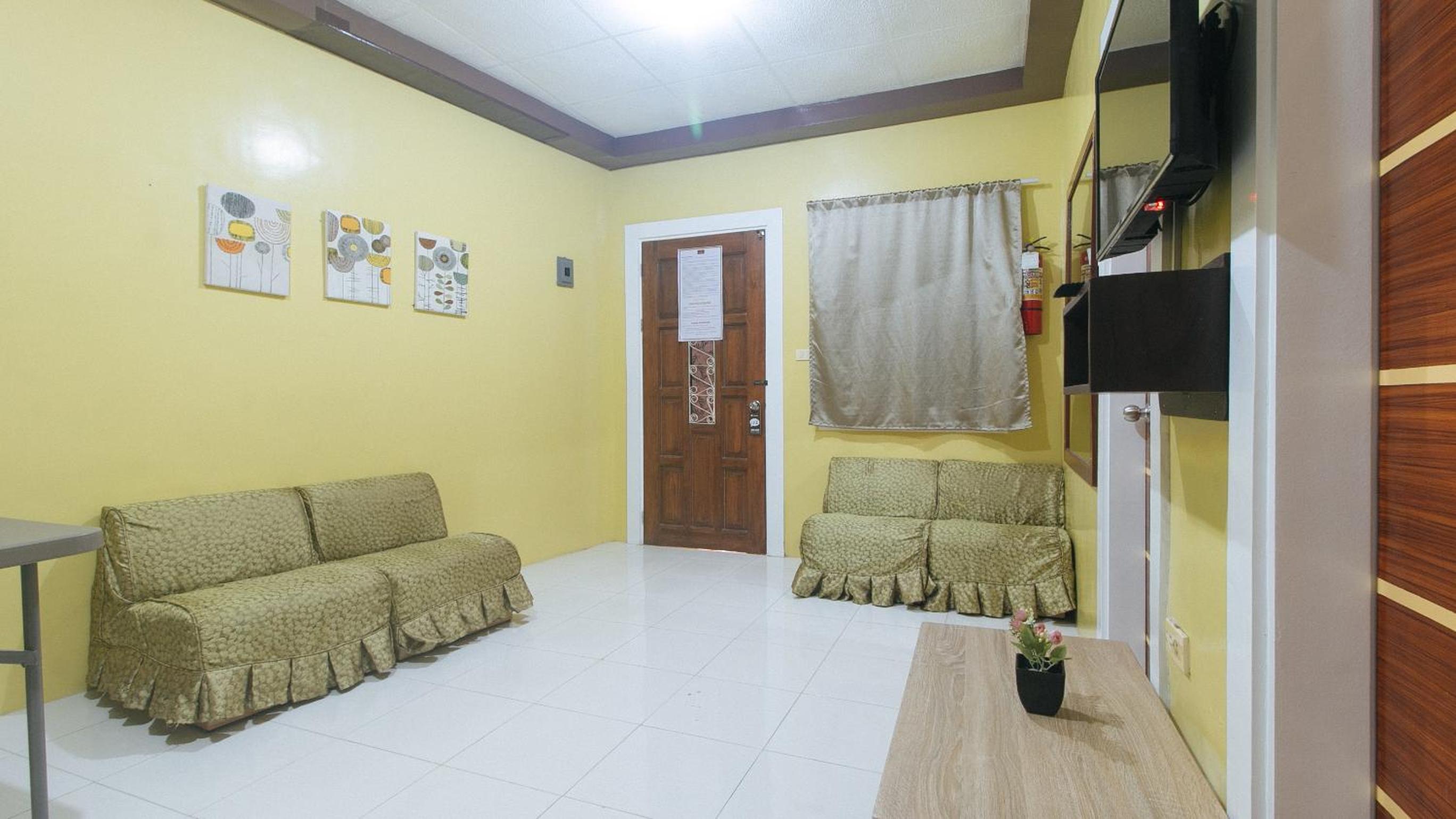 Family Double Room - Photo 12