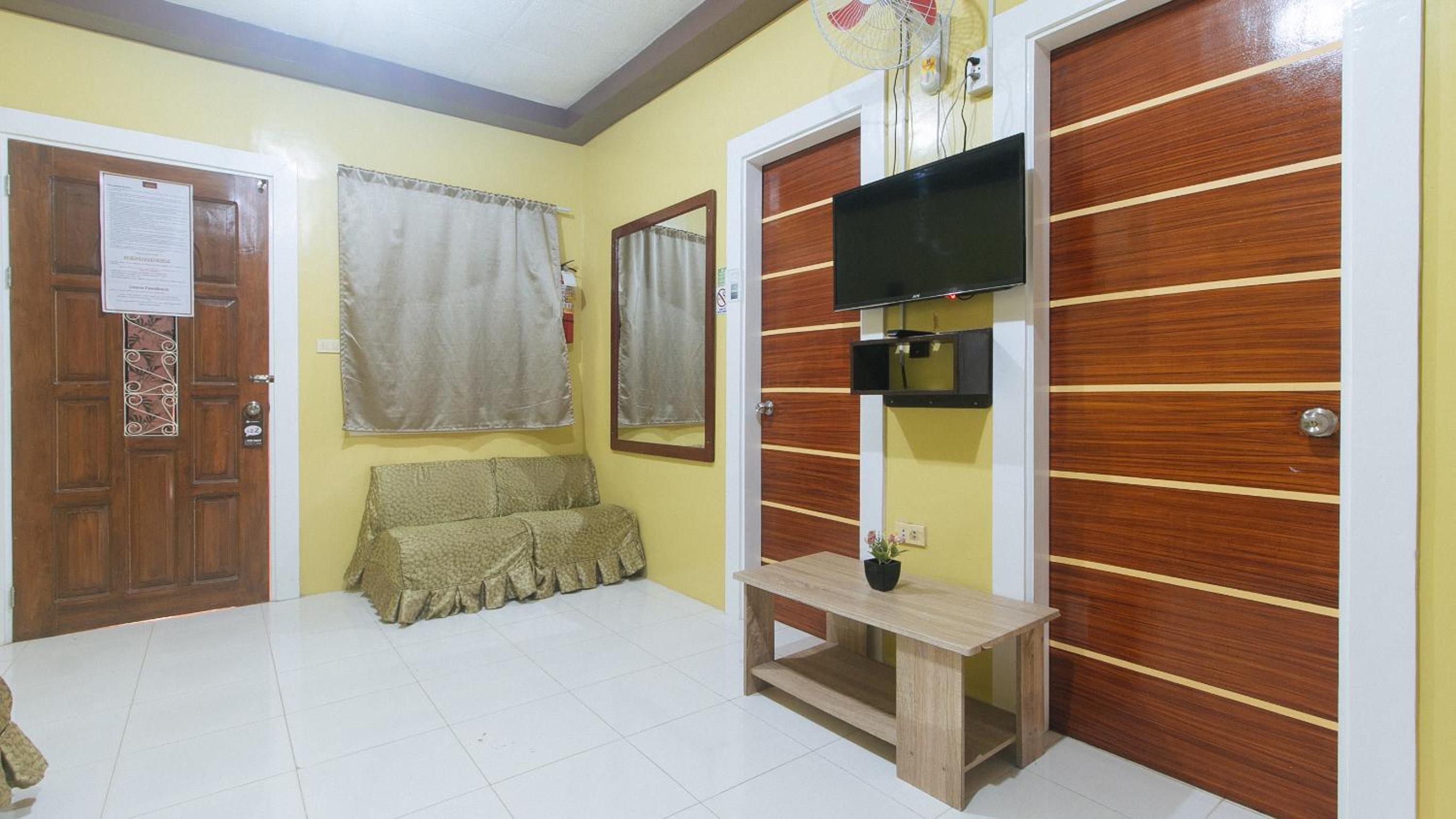 Family Double Room - Photo 13