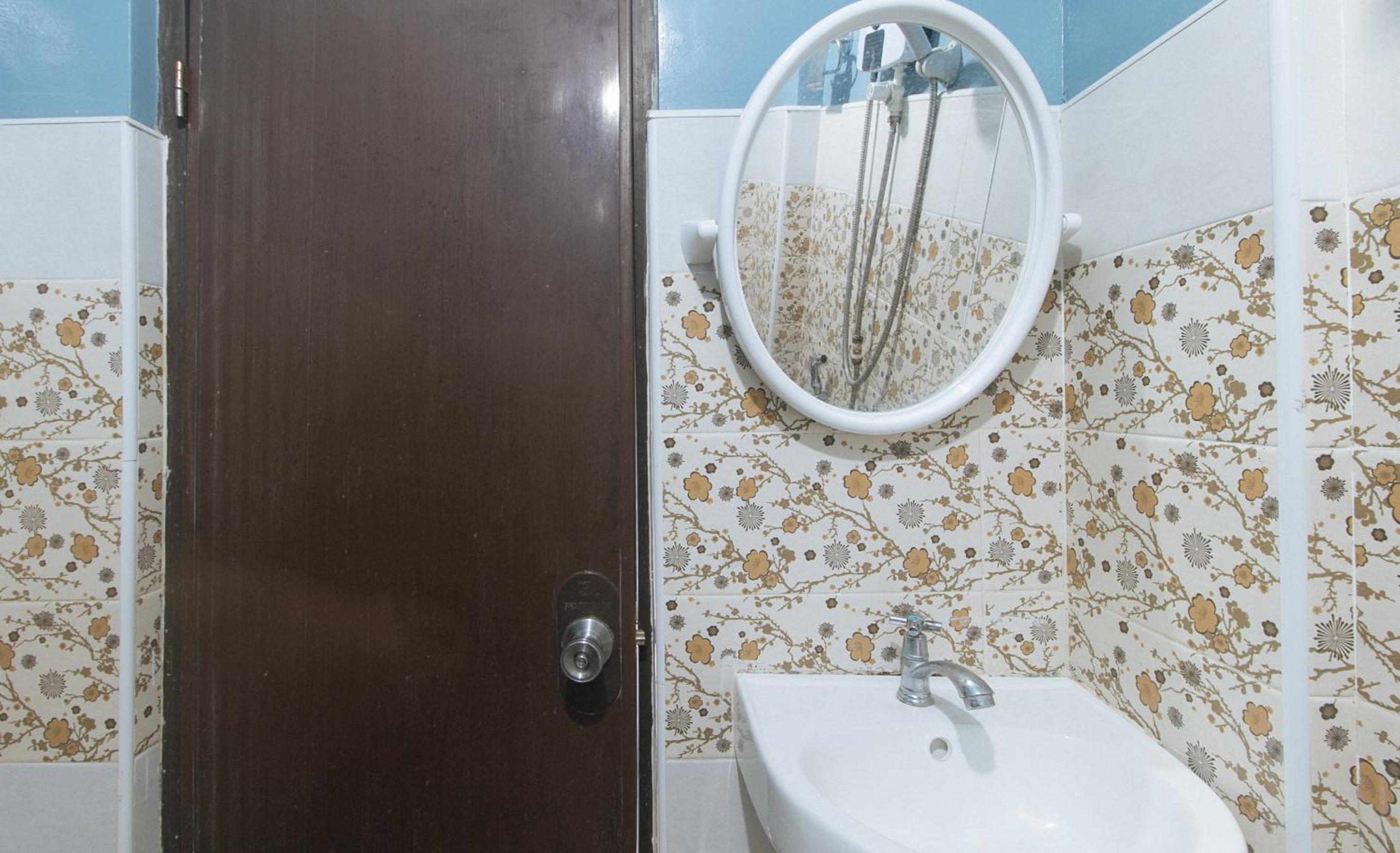 Standard Double Room - Photo 12