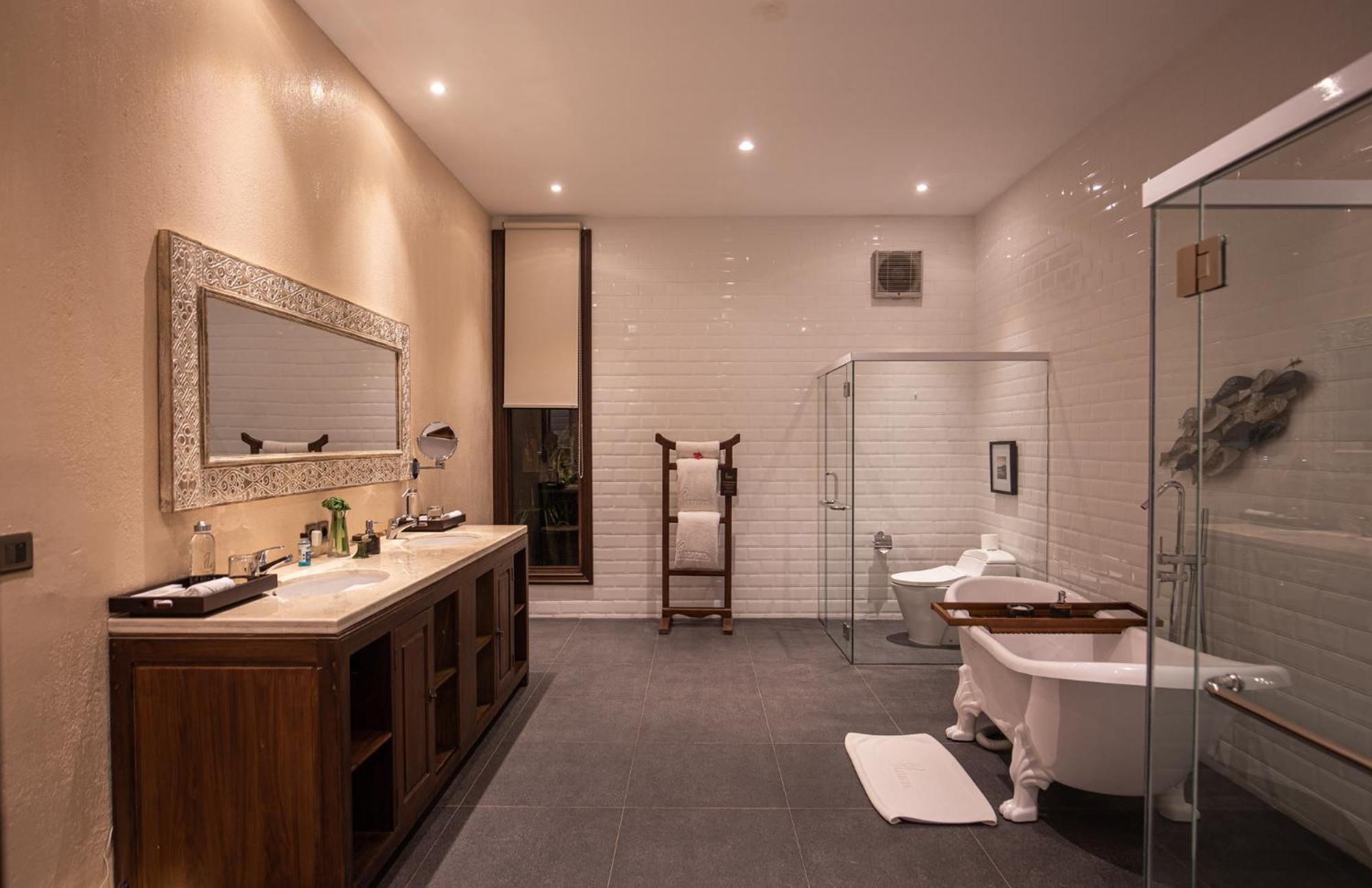 Deluxe Beachfront Residence with Free Exclusive Benefit - Photo 8
