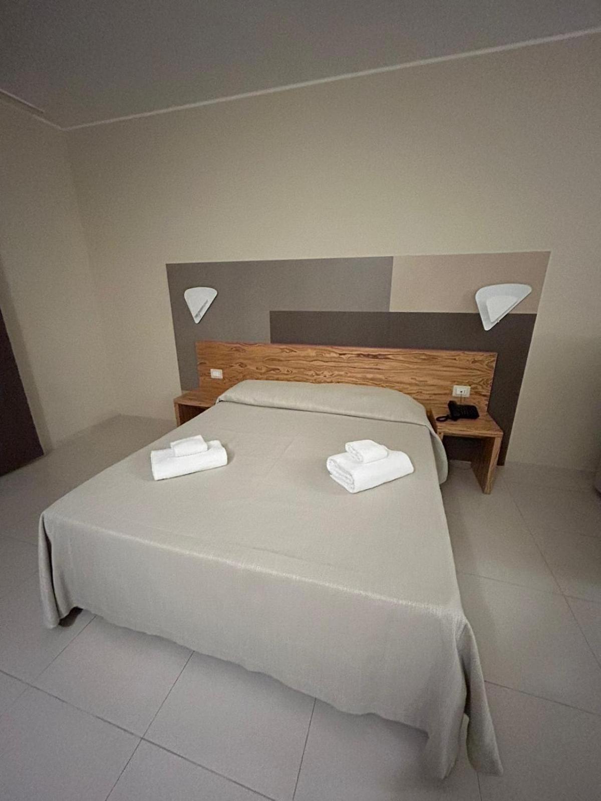 Queen Room - Disability Access photo 1