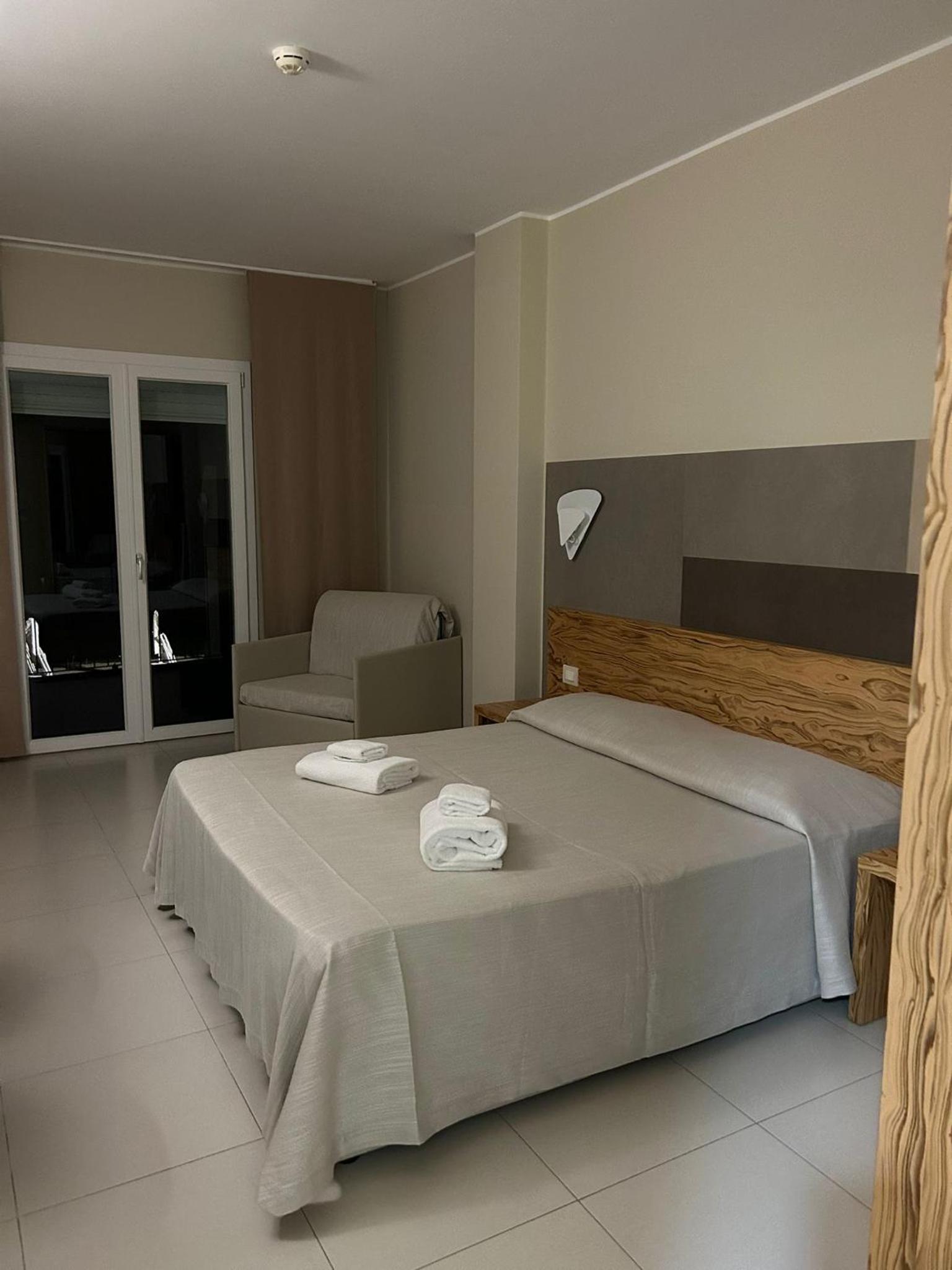 Double Room - Disability Access photo 2