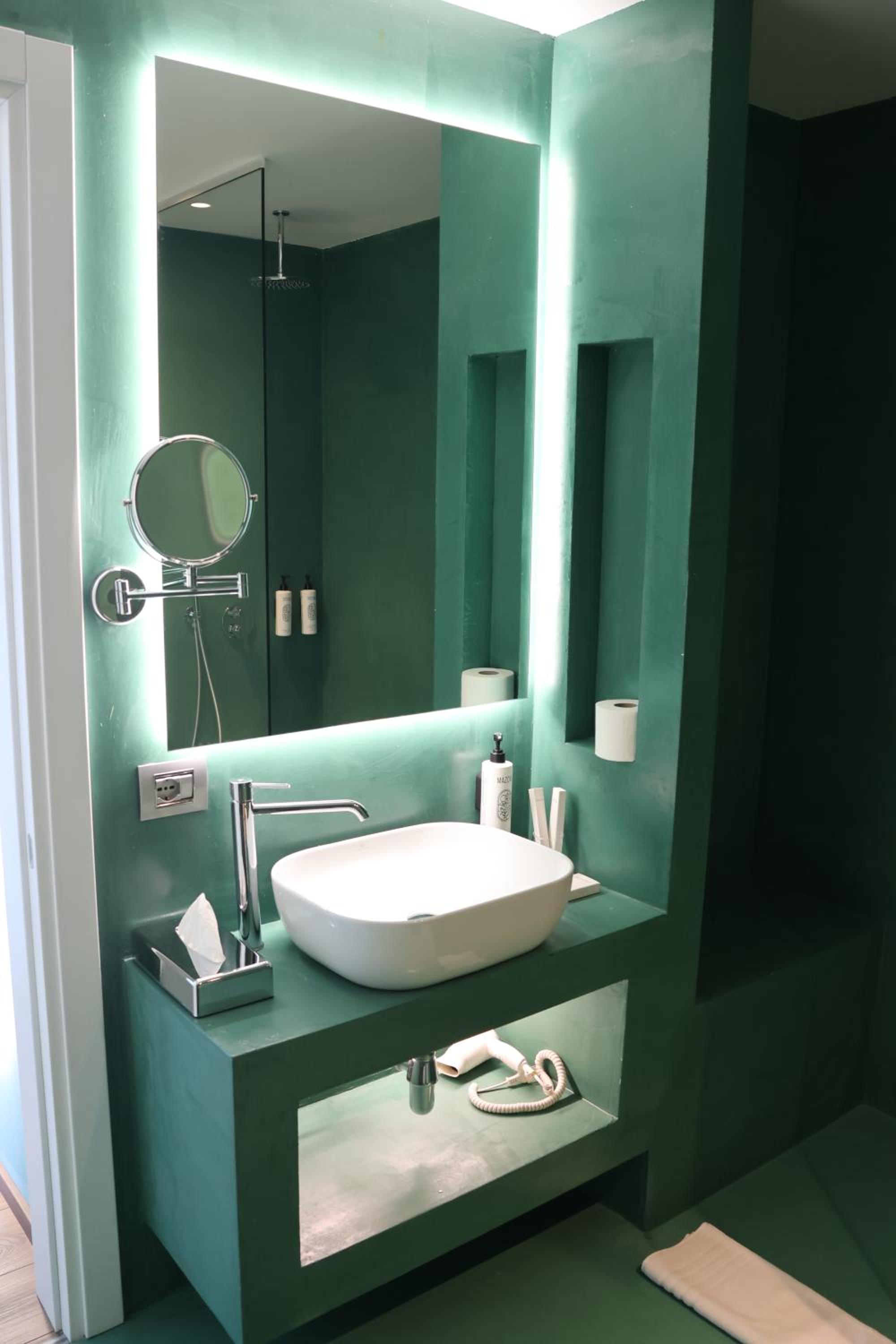 Deluxe Double Room with Balcony and Sea View photo 3