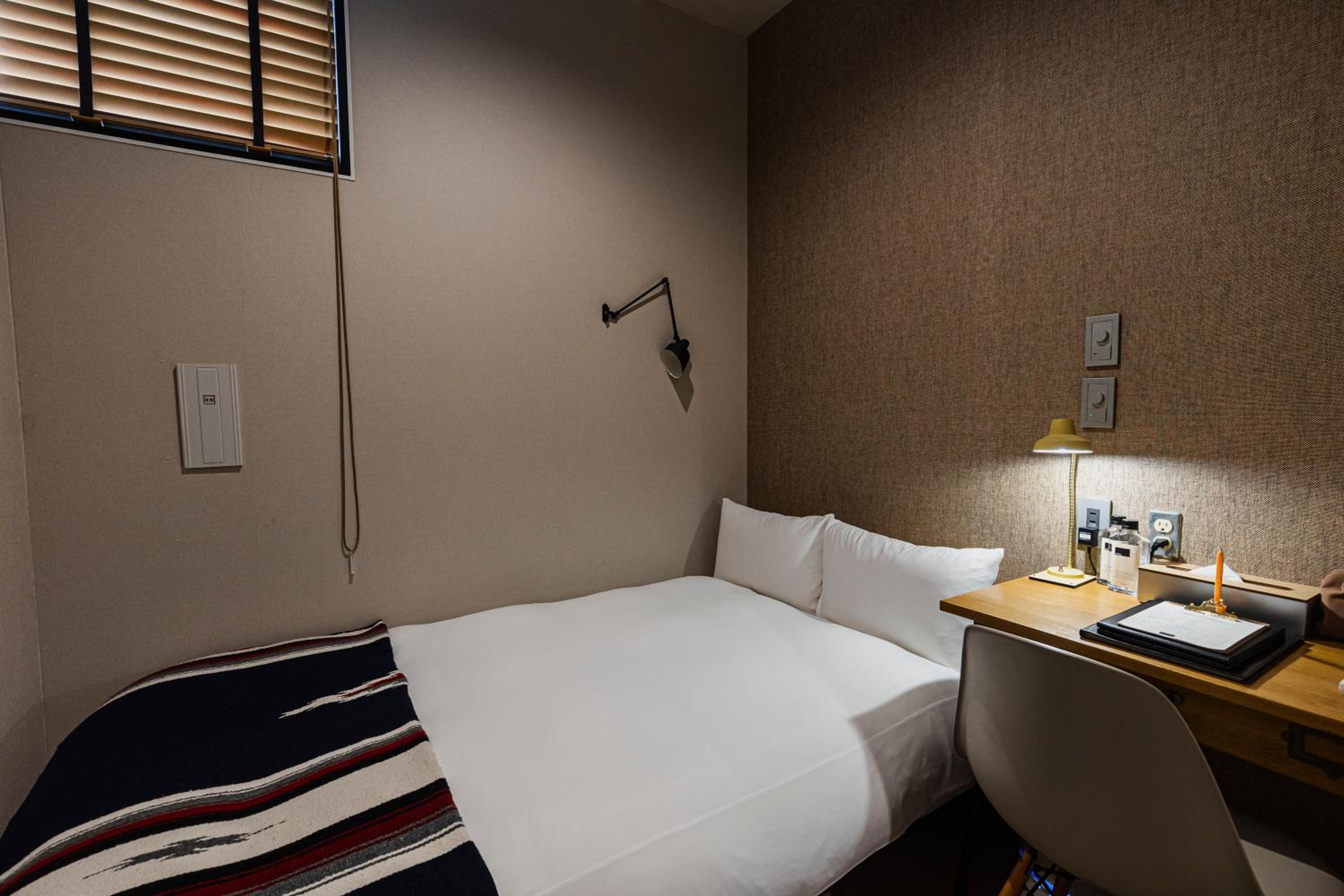 Semi-double room (nonsmoking) photo 1