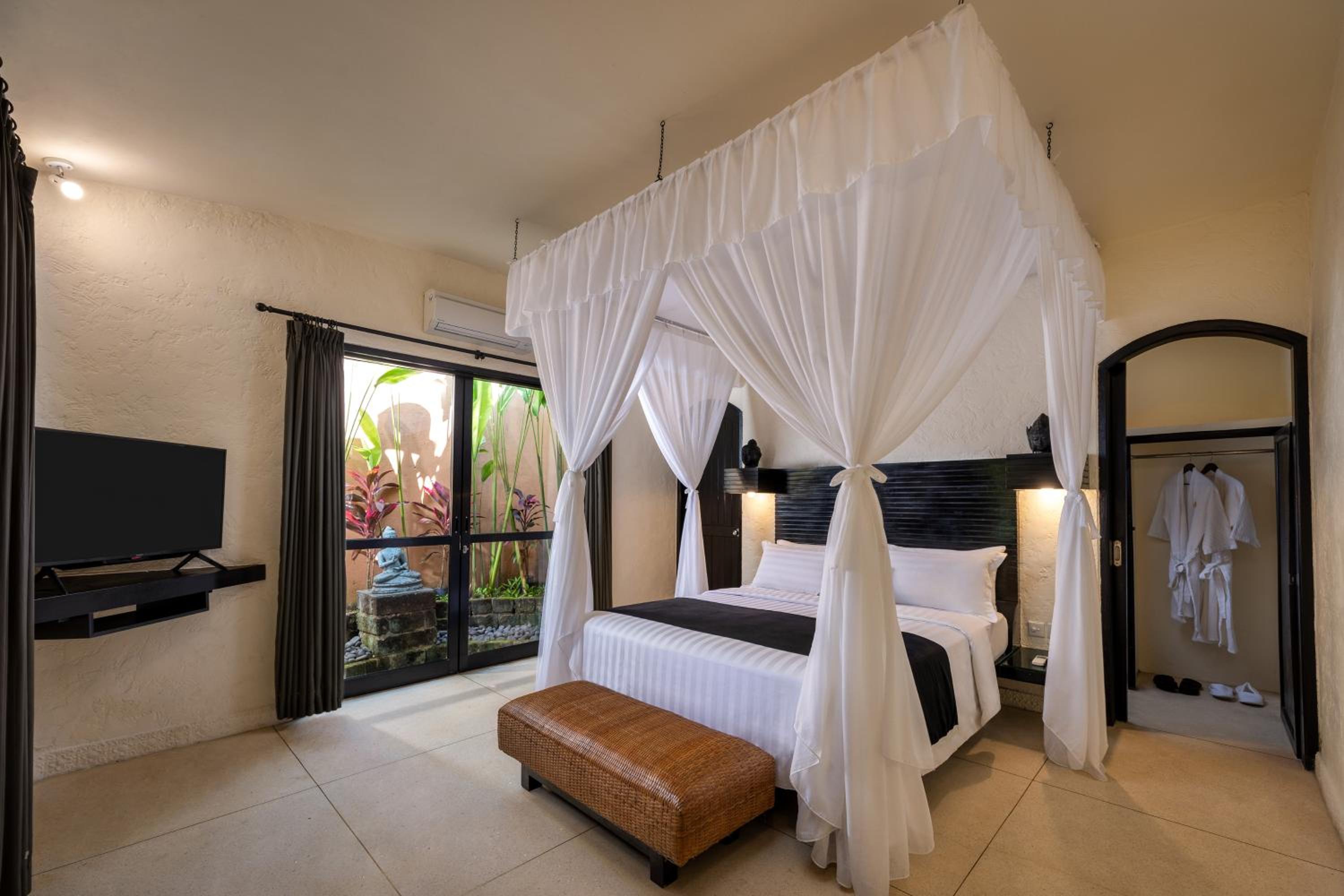 Two-Bedroom Villa with Private Pool and Bathtub