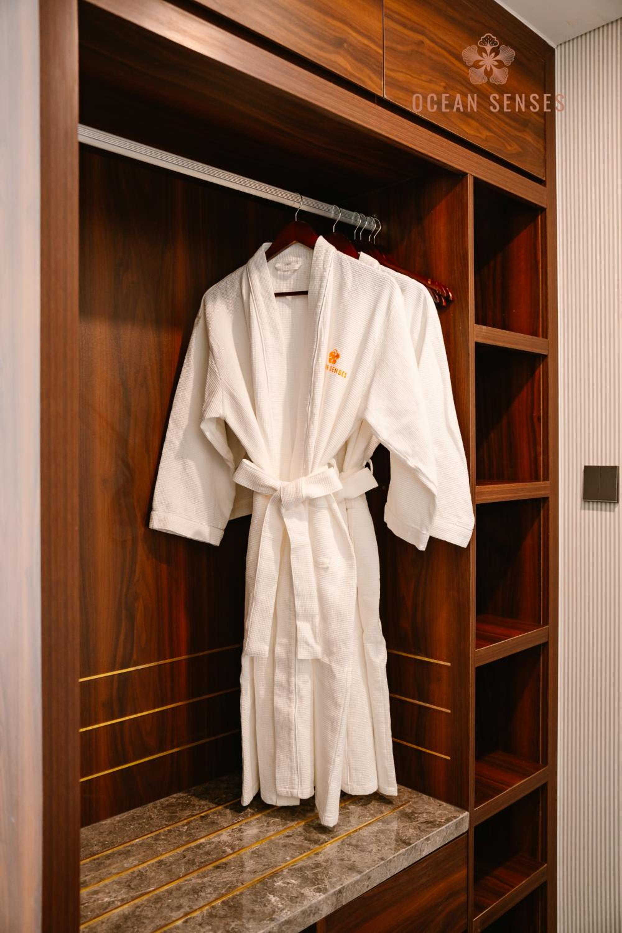 Suite - Photo 5
