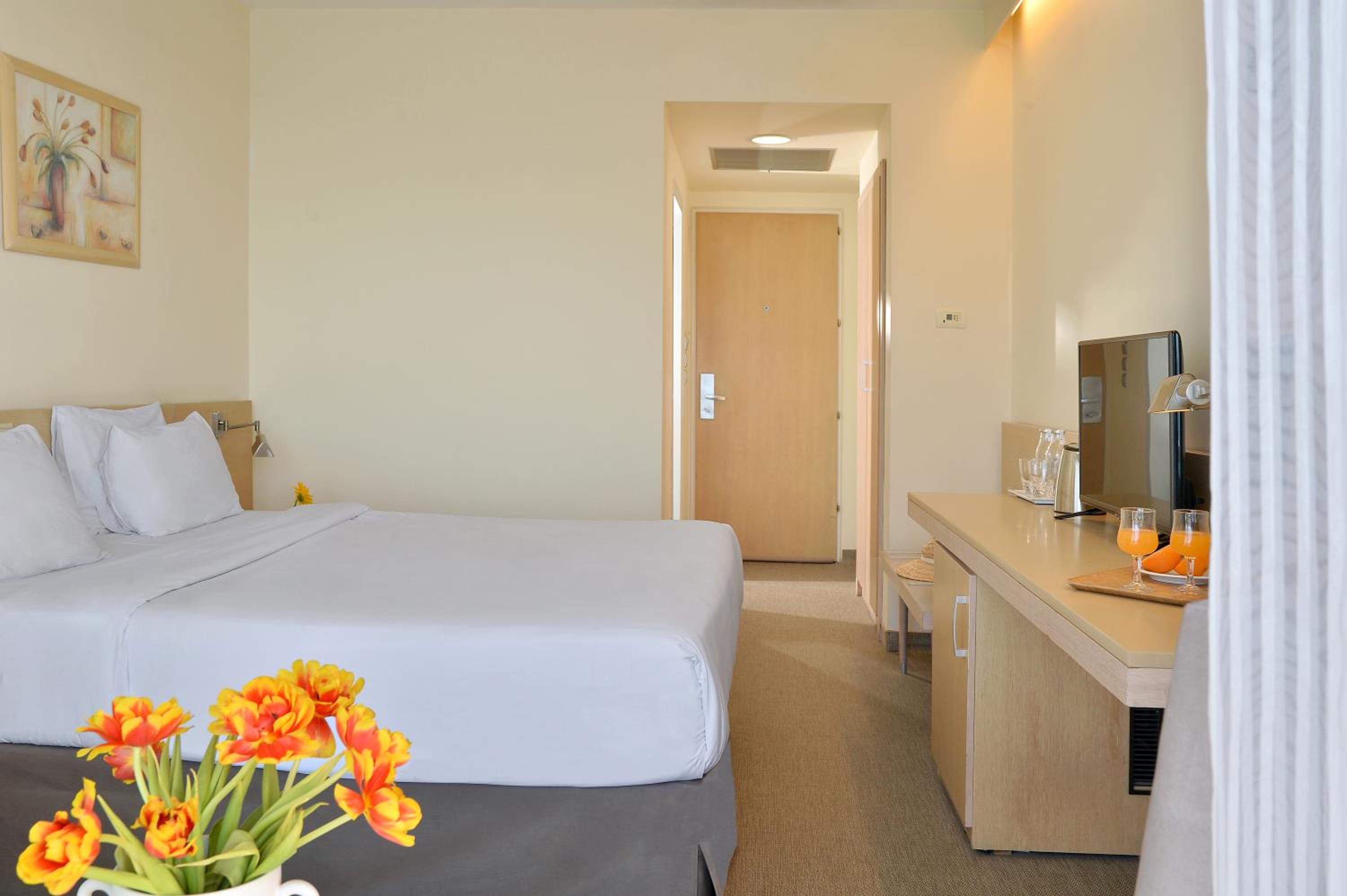 Superior Room with Sea View - Photo 6