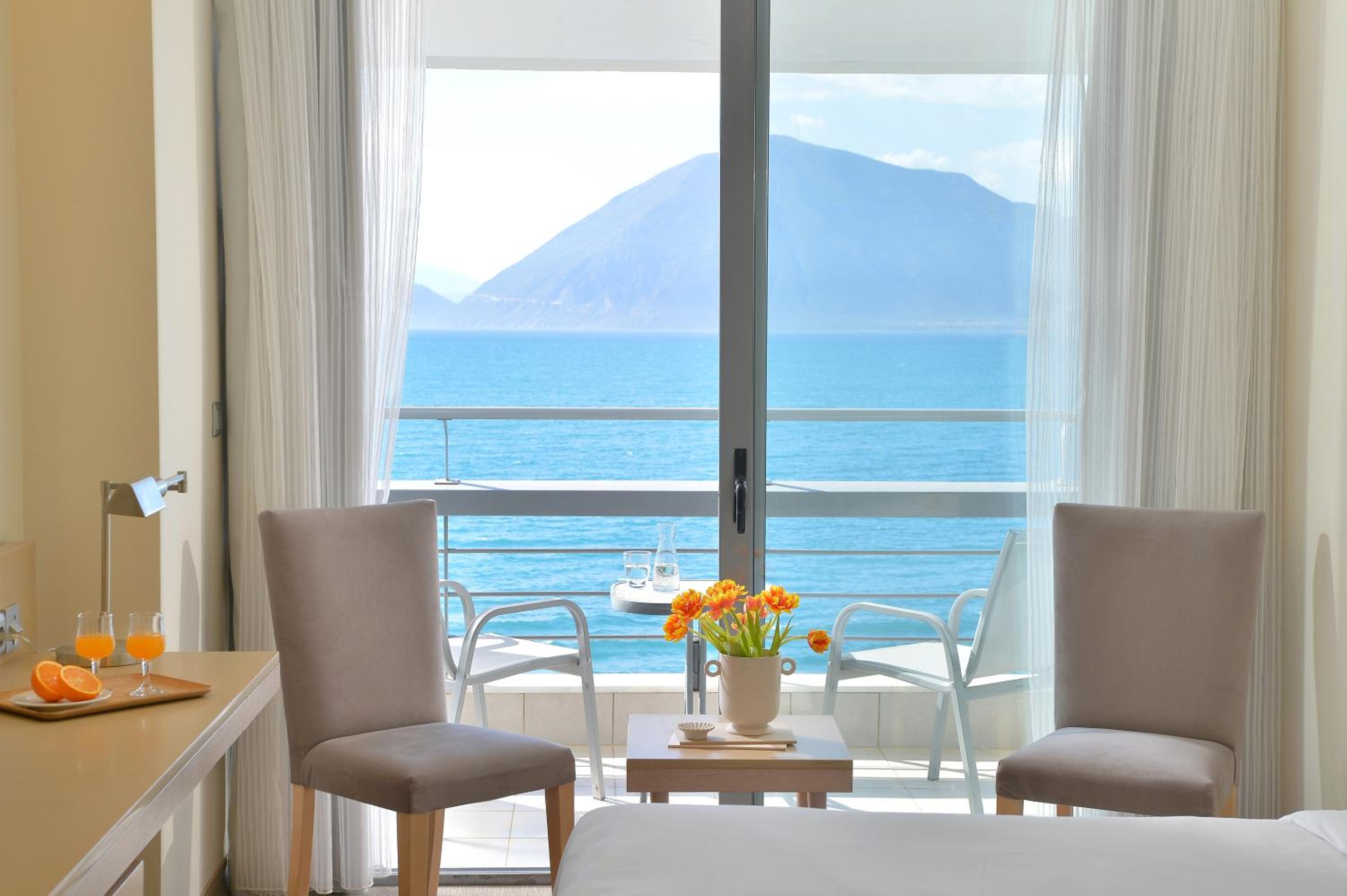 Superior Room with Sea View - Photo 3