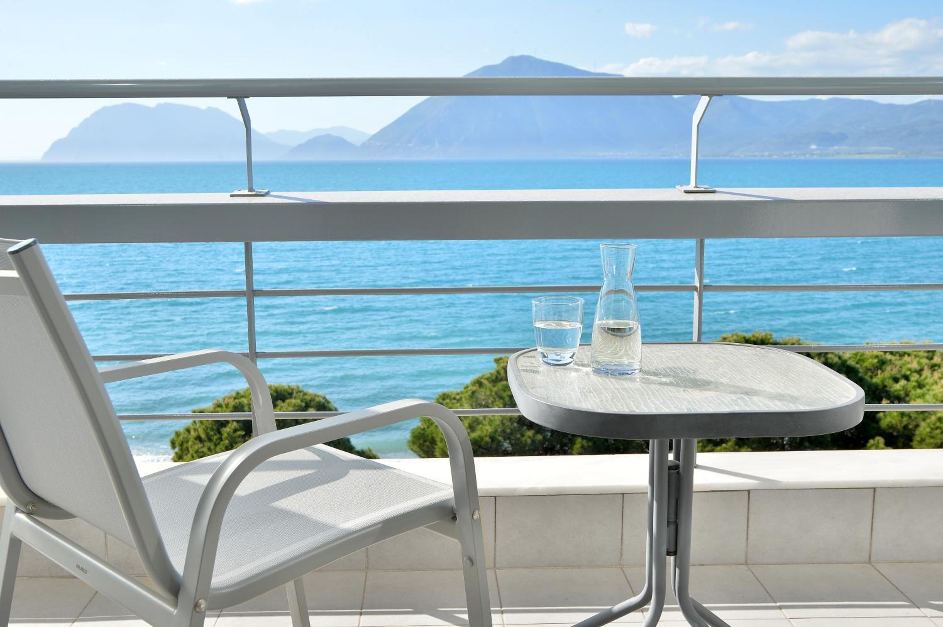 Superior Room with Sea View - Photo 8