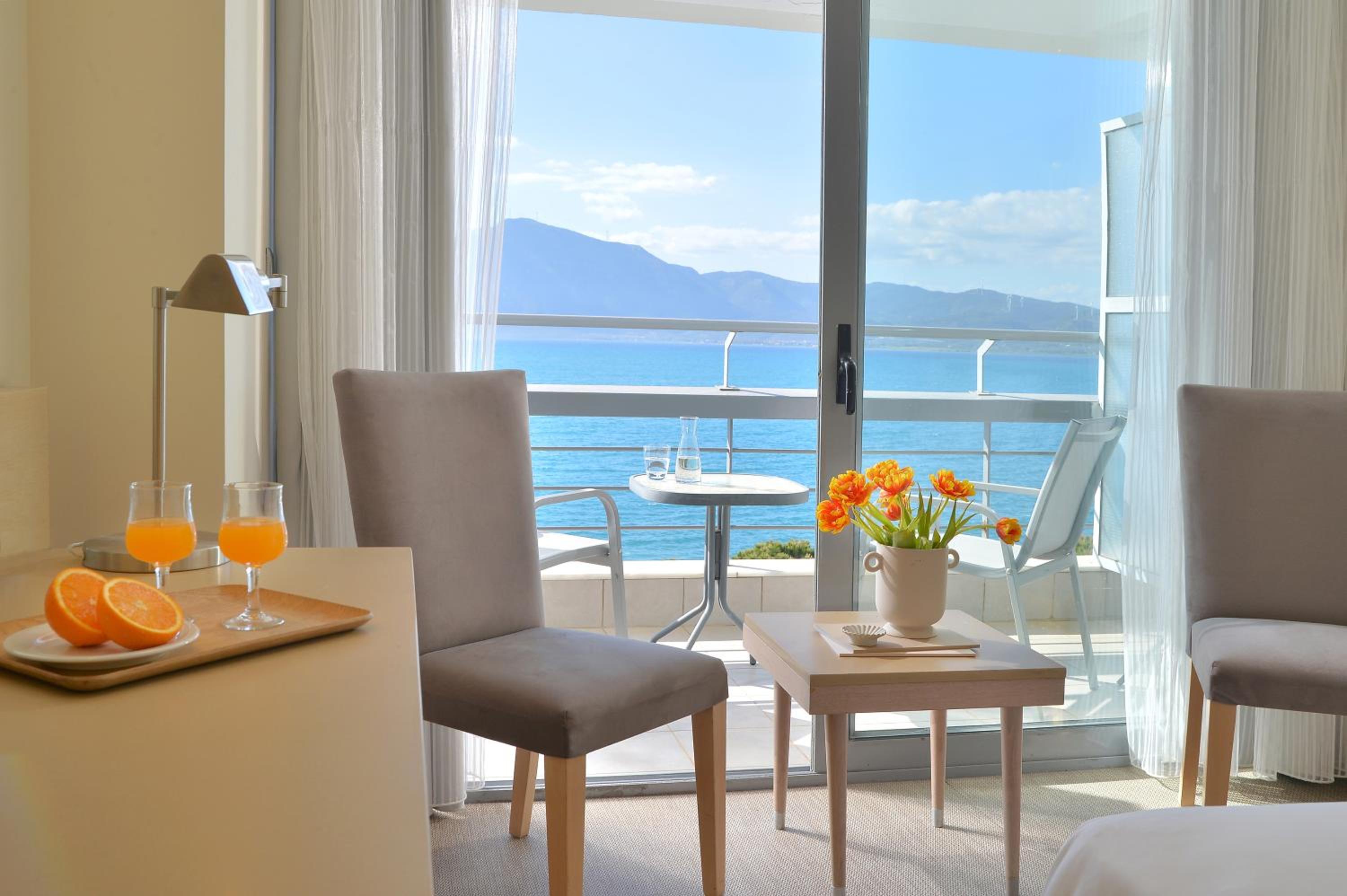 Superior Room with Sea View - Photo 9
