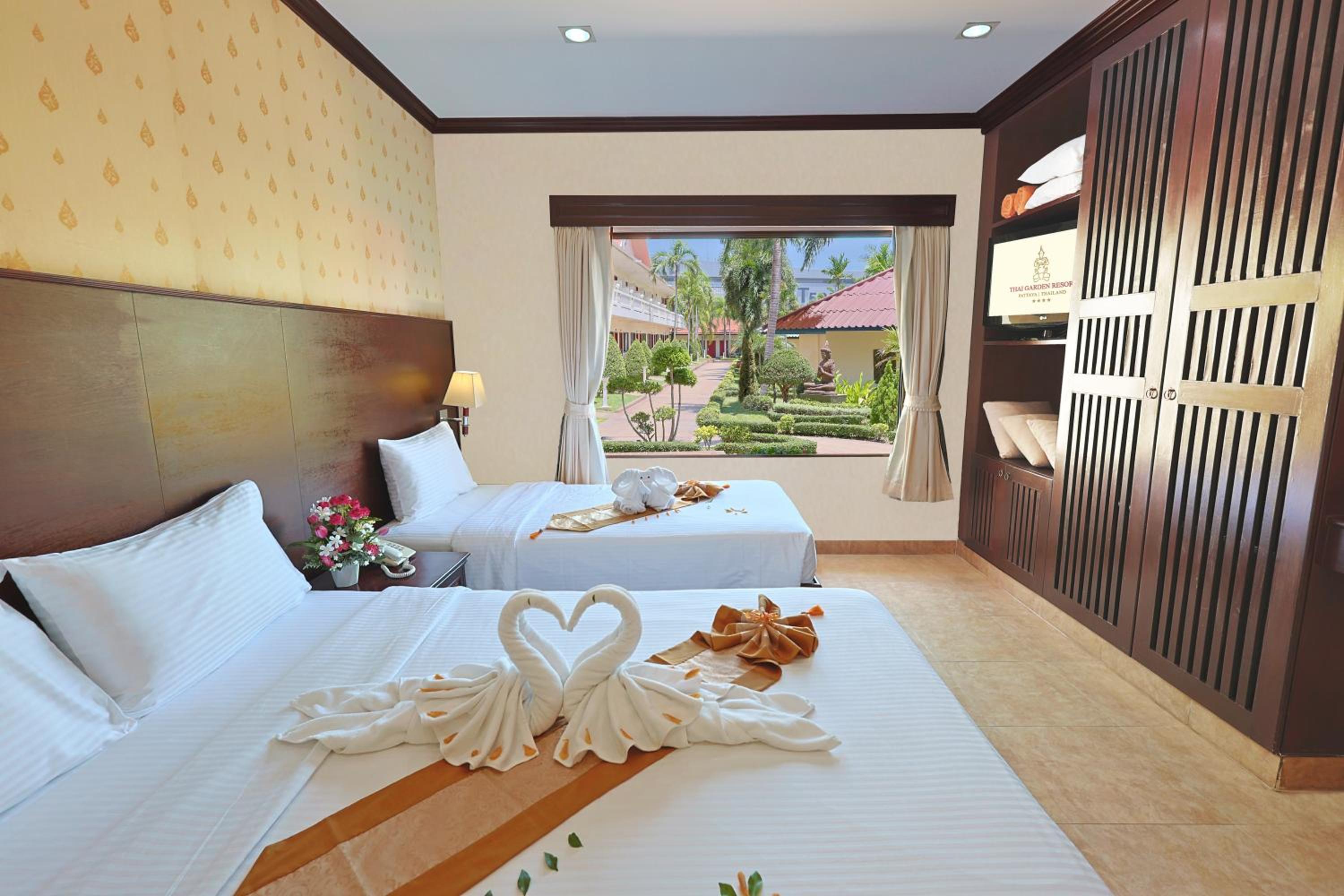 One Bedroom Apartment Twin Bed - Photo 6