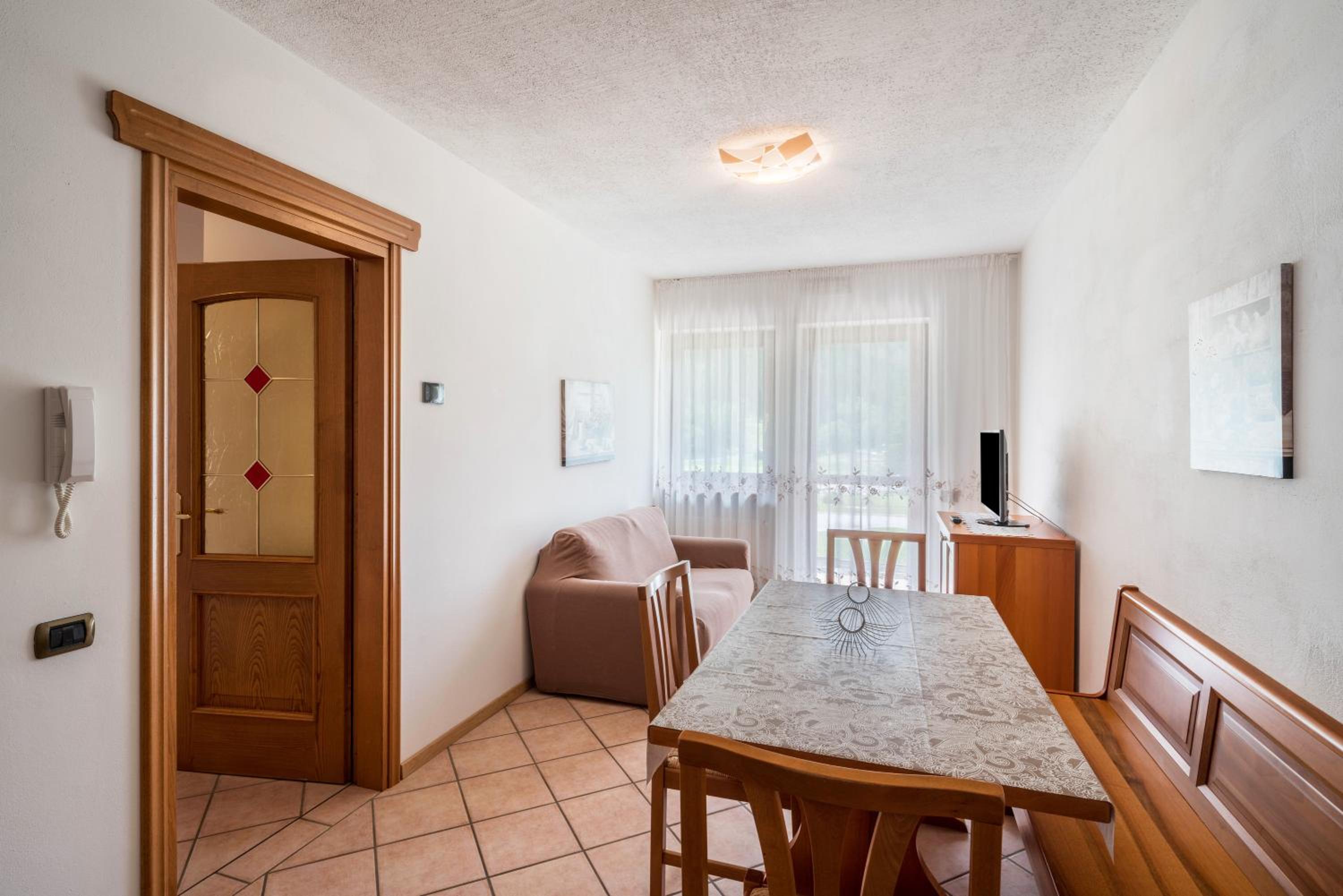 Two-Bedroom Apartment with Mountain View photo 3