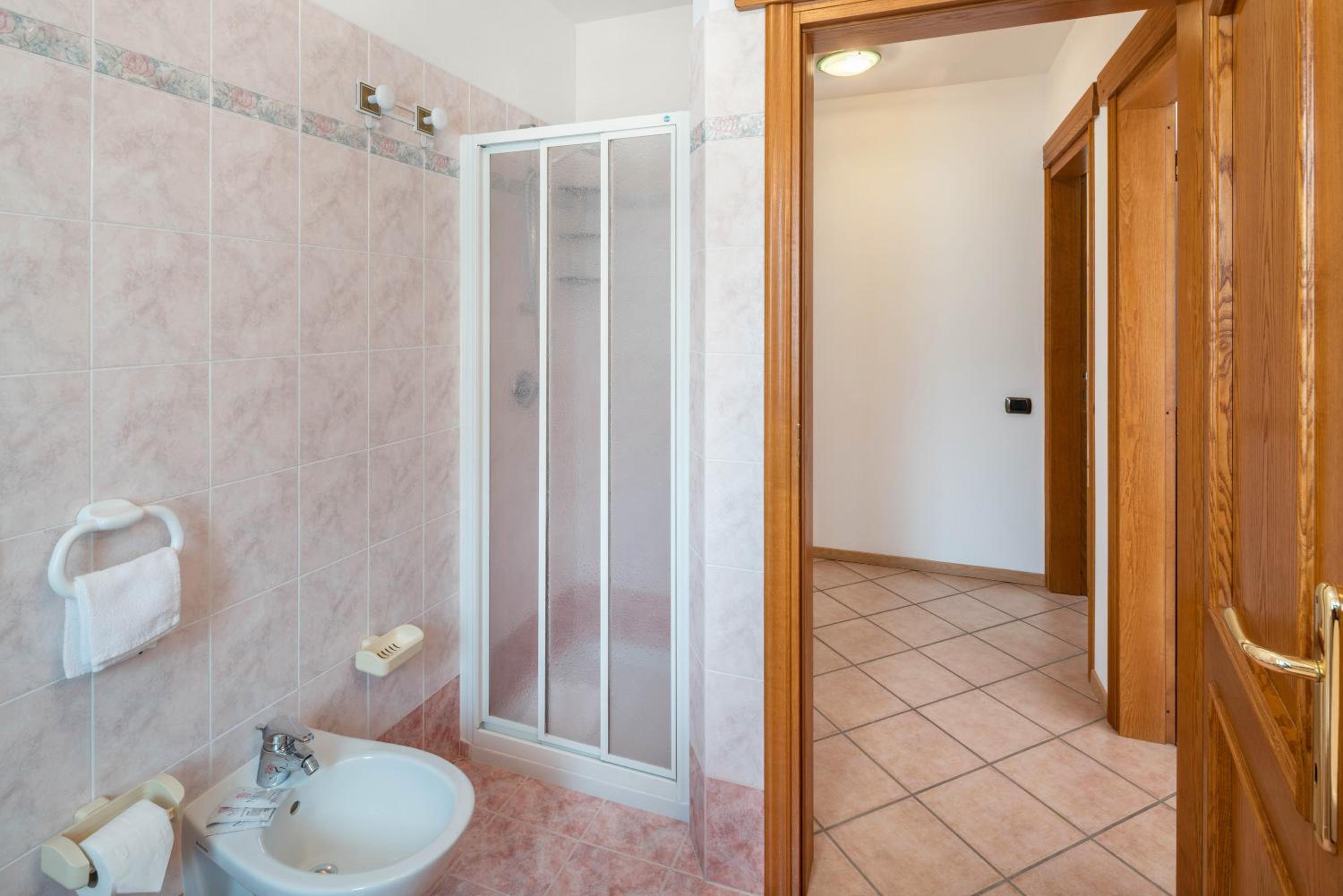 Two-Bedroom Apartment with Mountain View photo 3