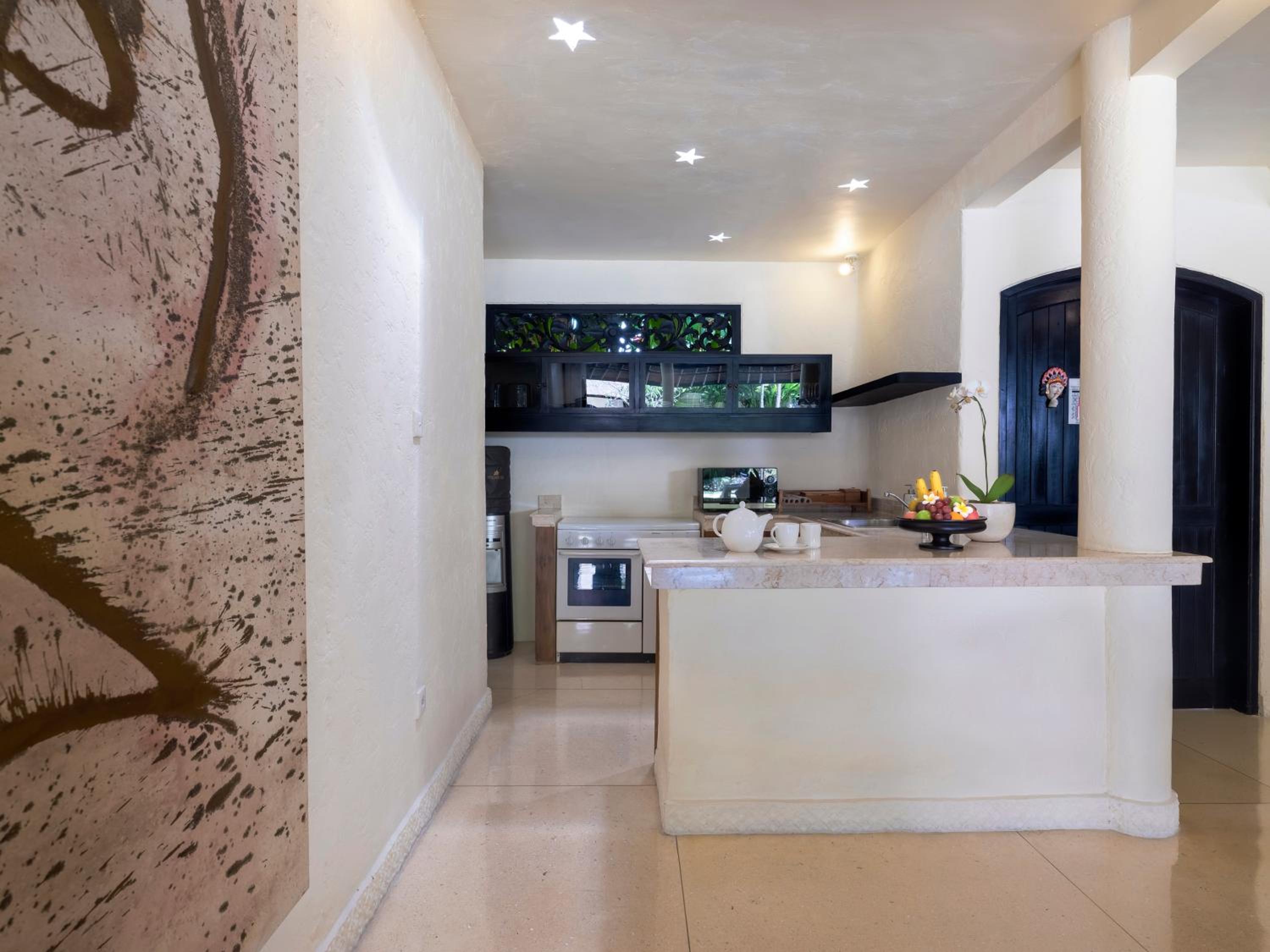 Three-Bedroom Villa with Private Pool and Bathtub photo 3