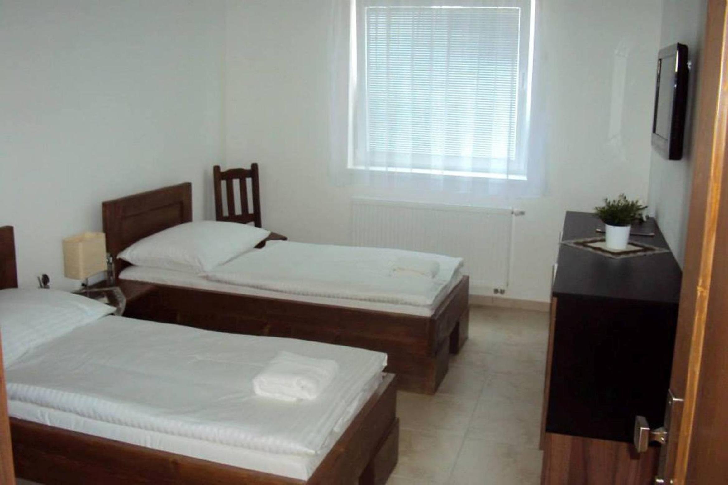 Twin Room - Photo 7