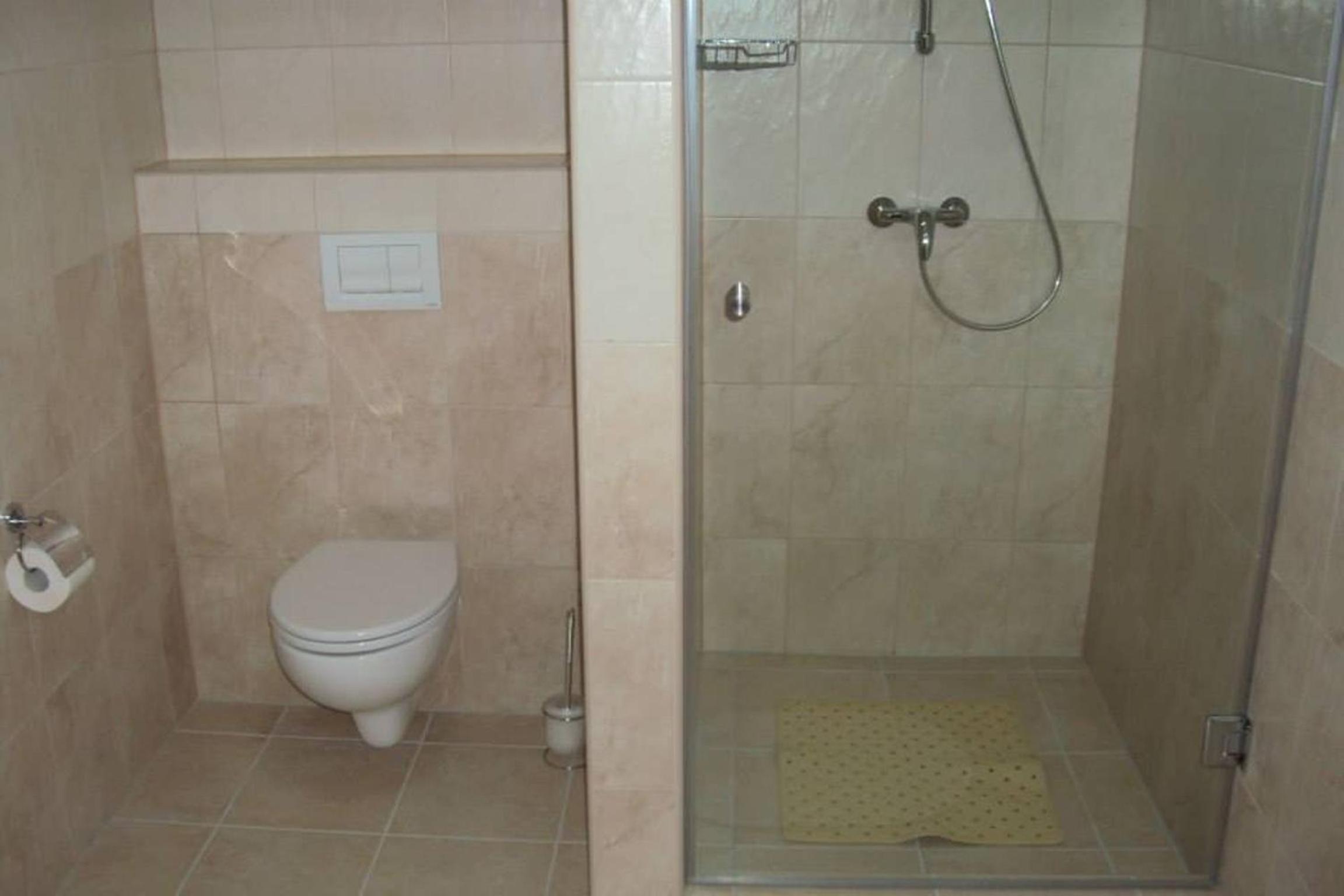Twin Room - Photo 8