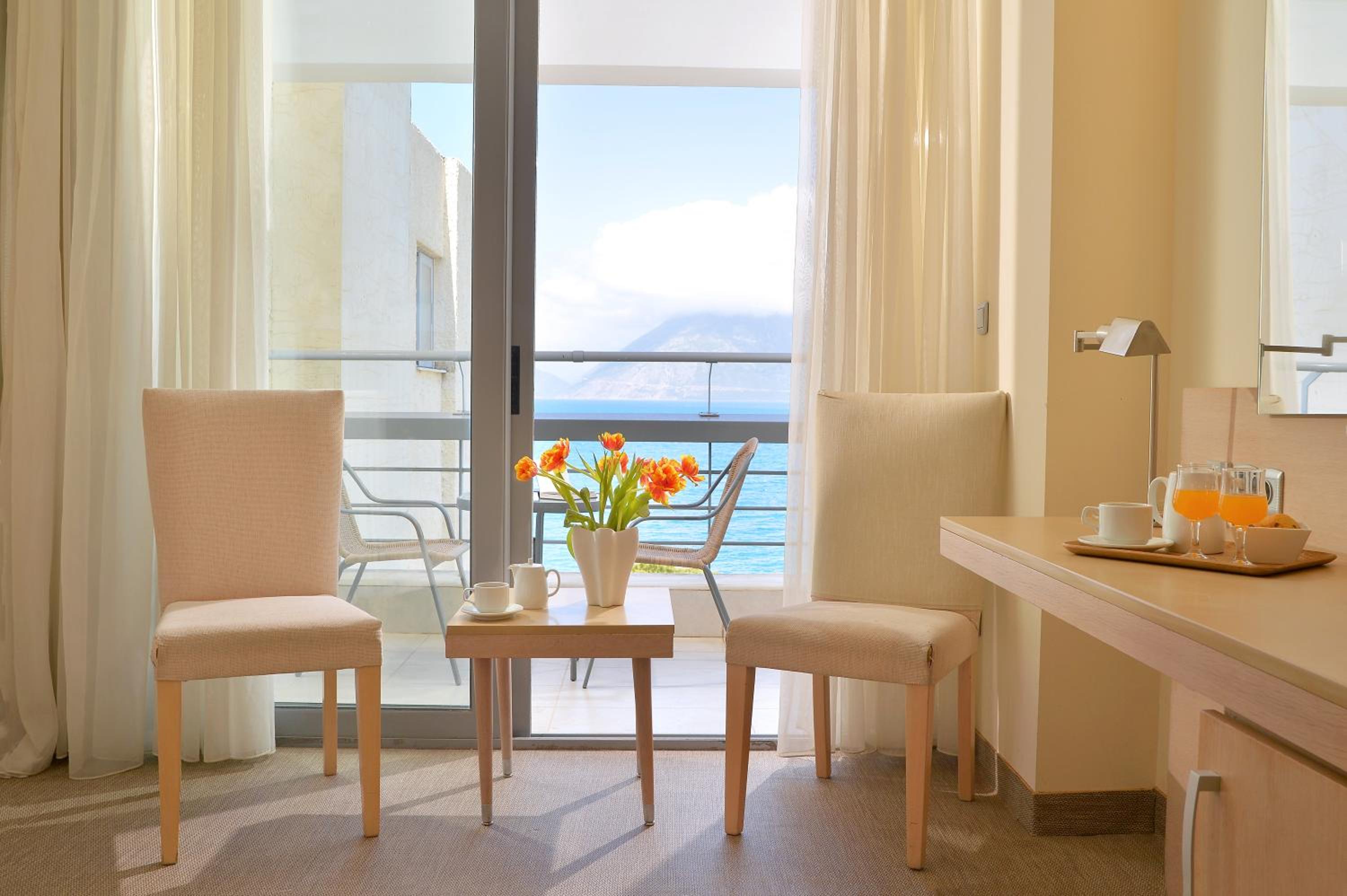 Double Room with Sea View (2 Adults + 1 Child) - Photo 4