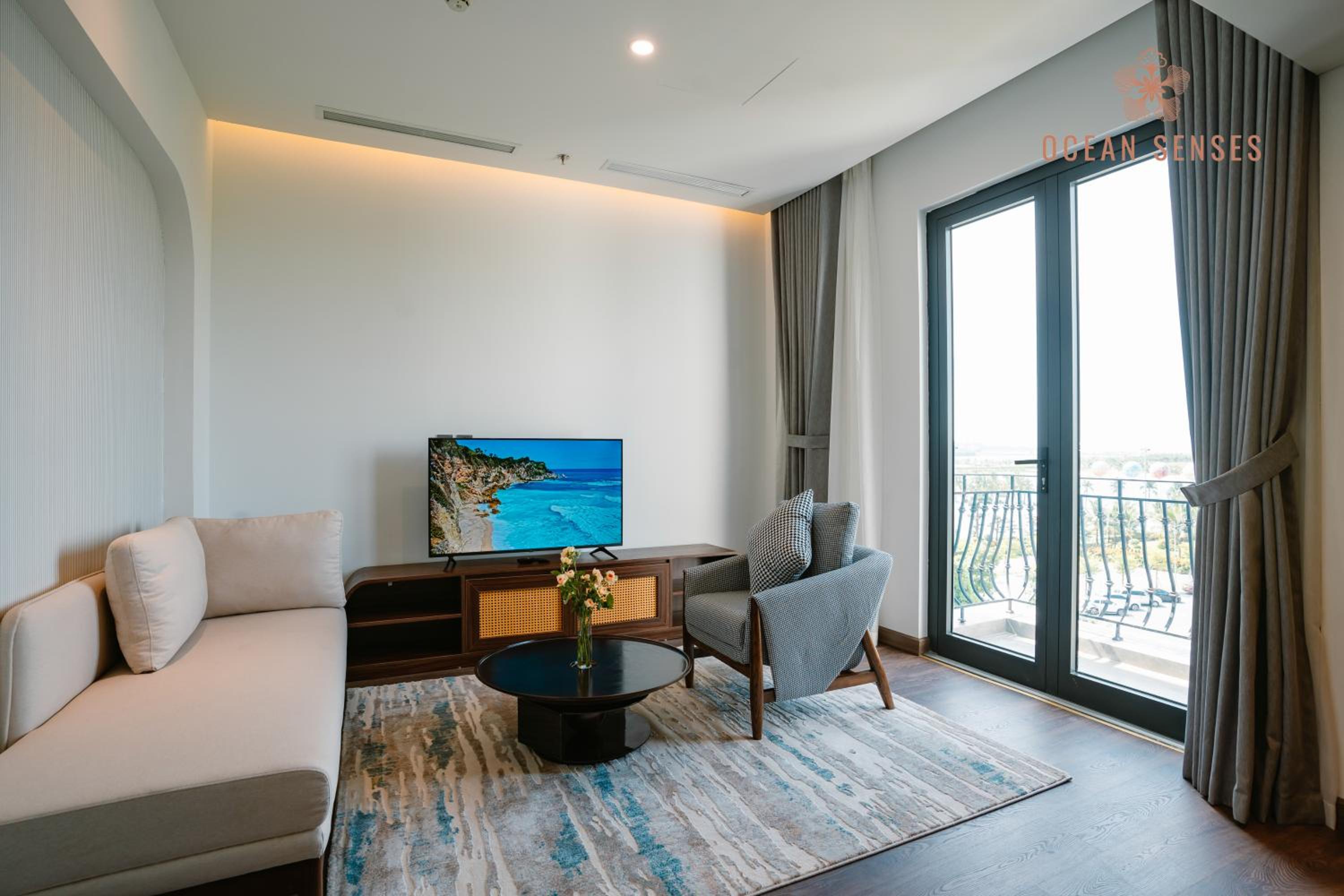 Suite - Photo 4