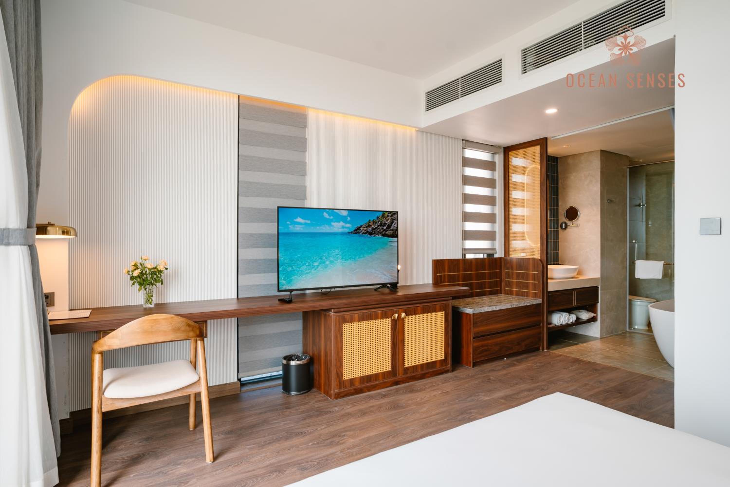 Suite - Photo 2