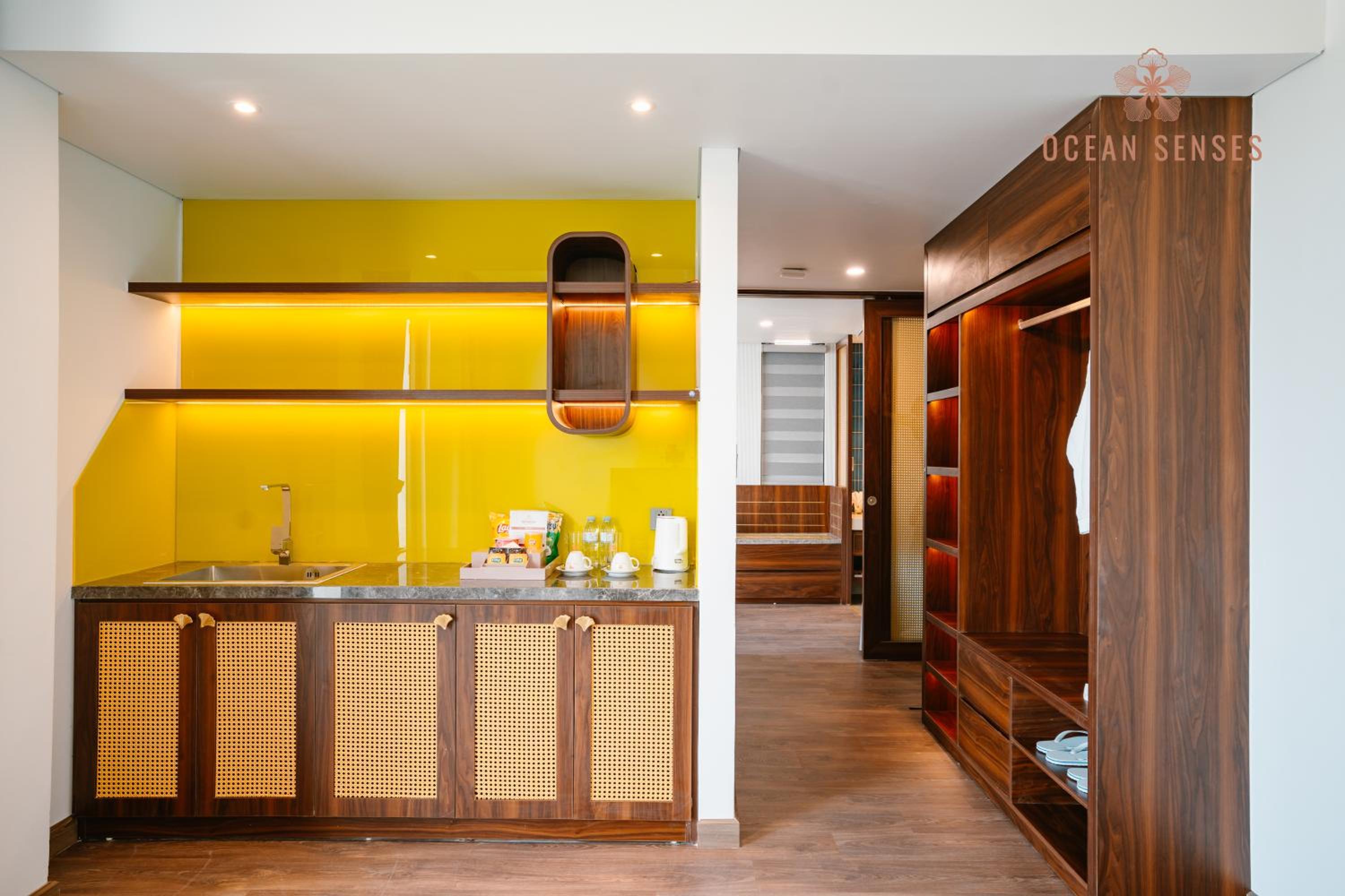 Suite - Photo 1