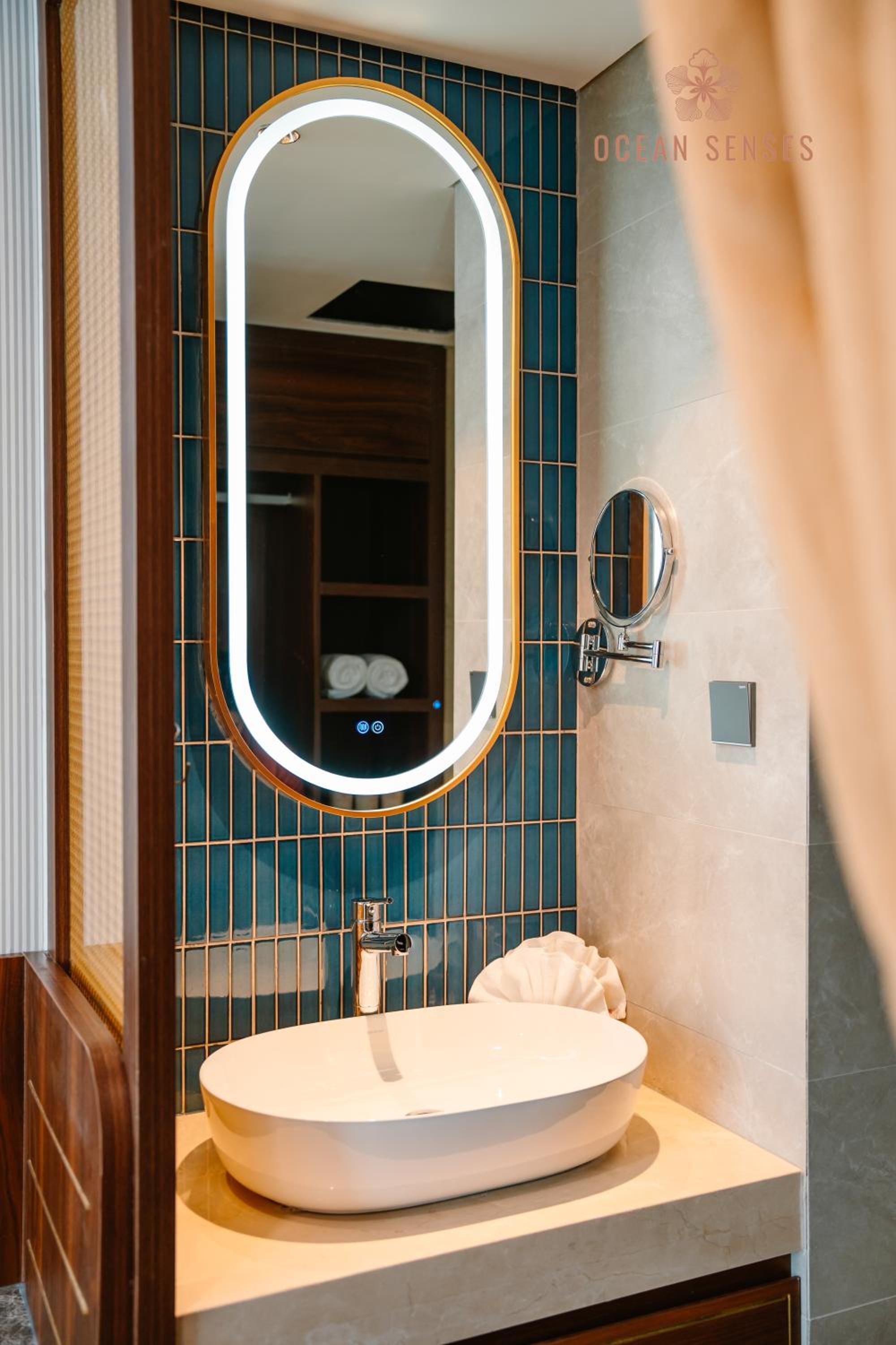 Suite - Photo 10