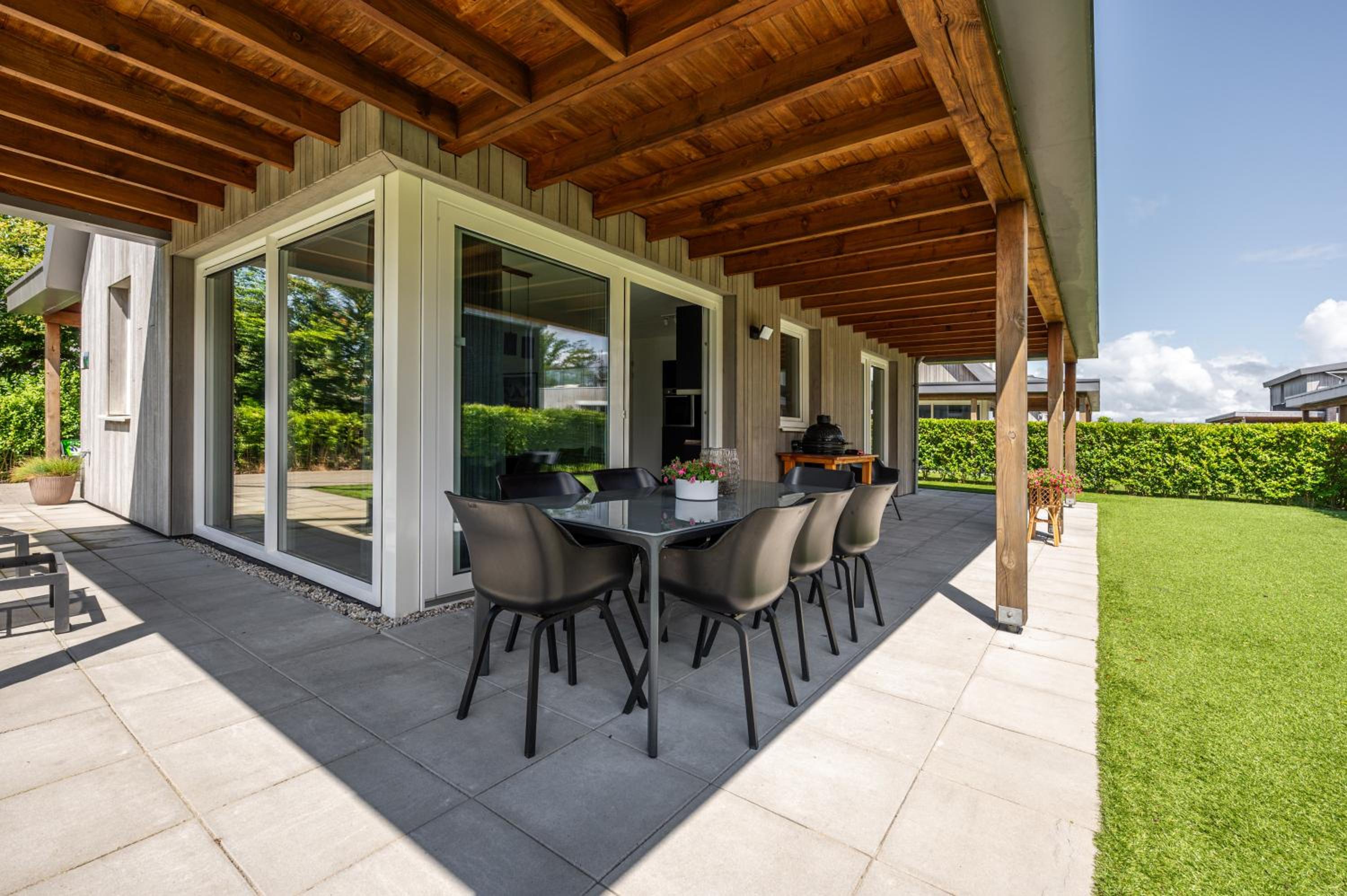 Villa photo 2