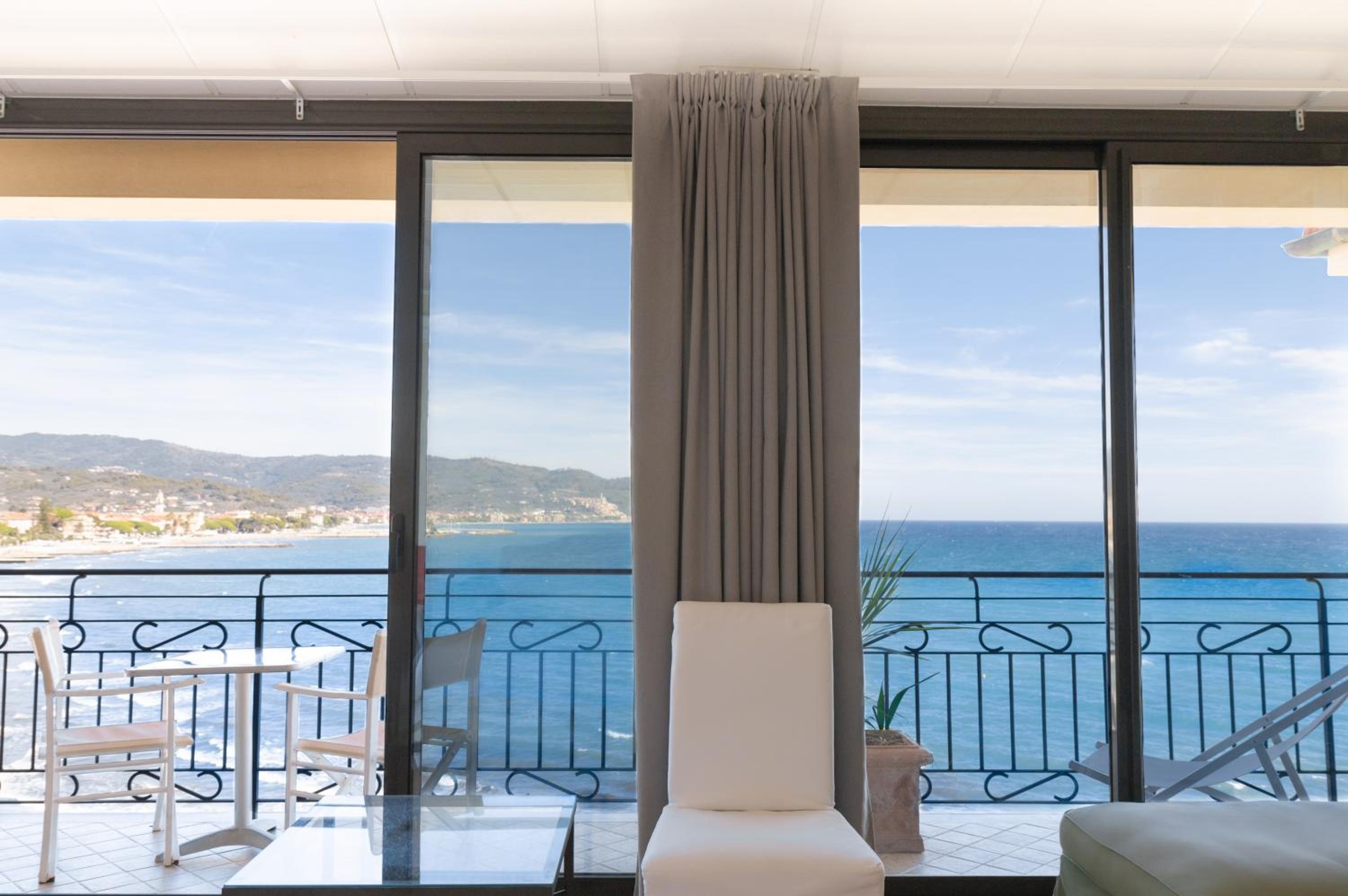 Junior Suite with Terrace and Sea View photo 3