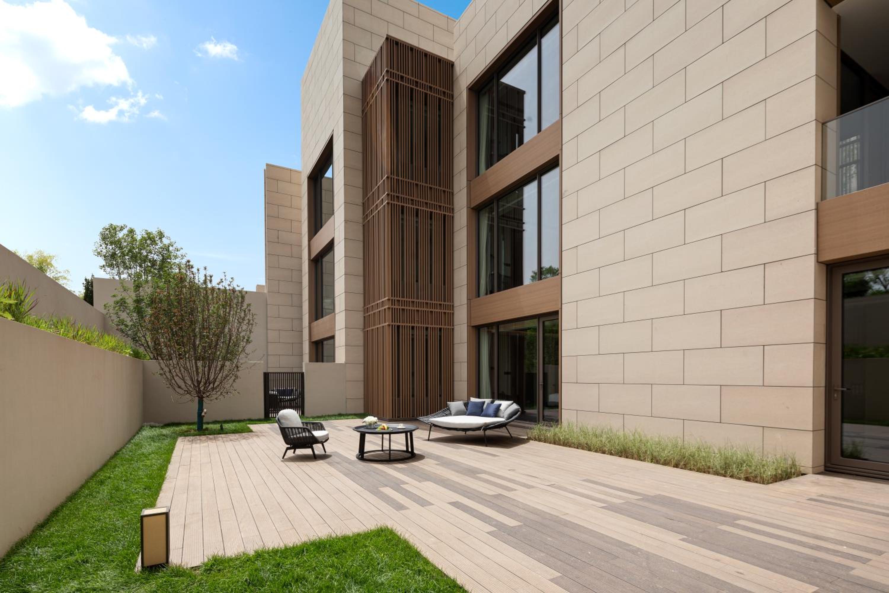 One-Bedroom Suite with Private Hot Spring - Terrace Access