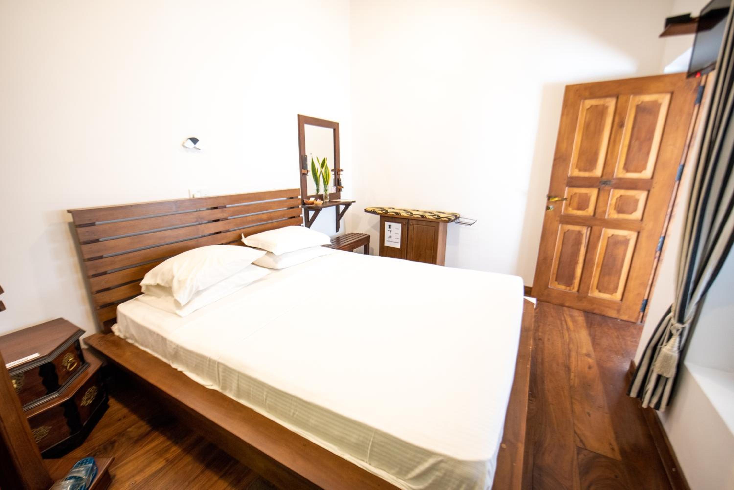 Deluxe King Room - Photo 1