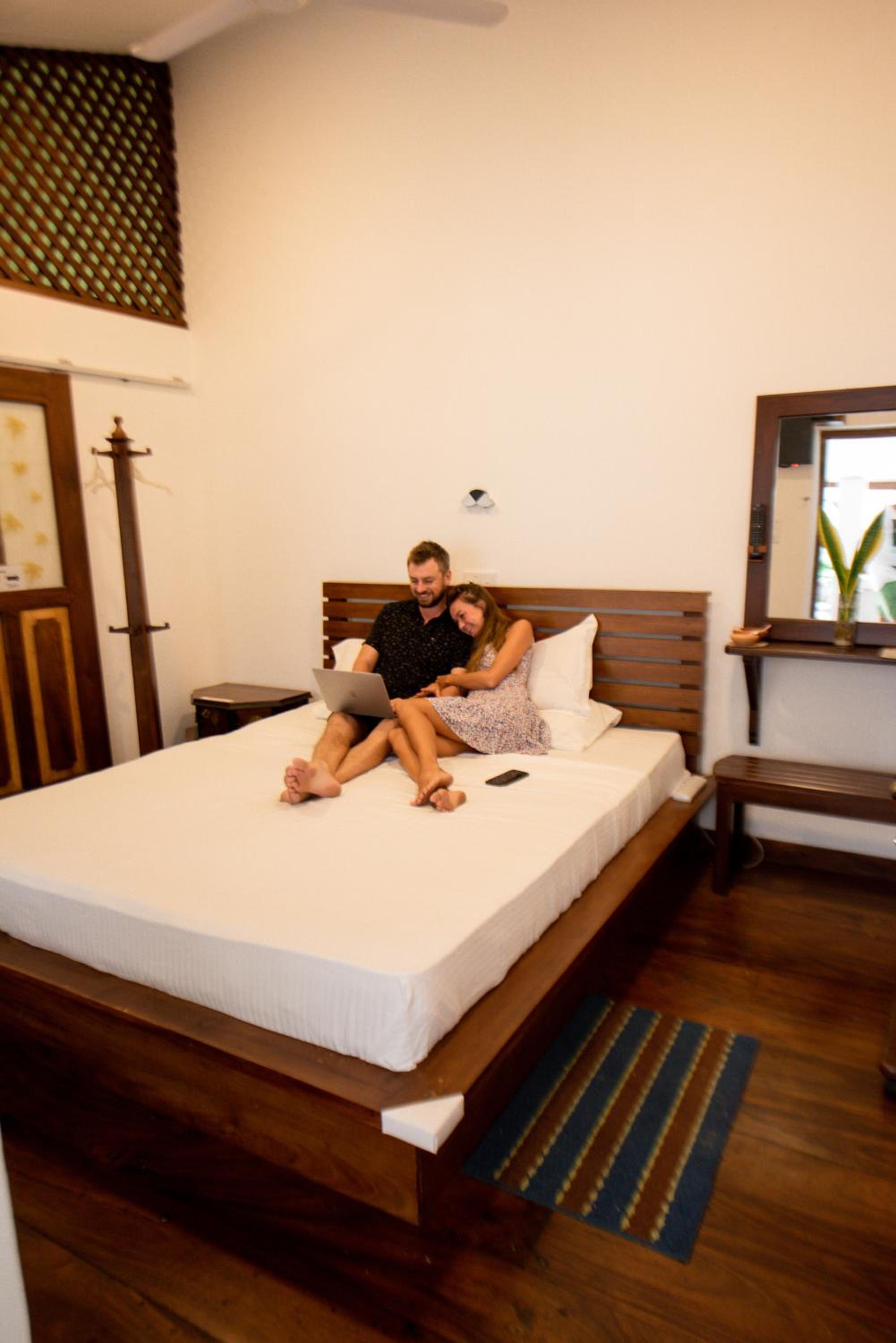 Deluxe King Room - Photo 3