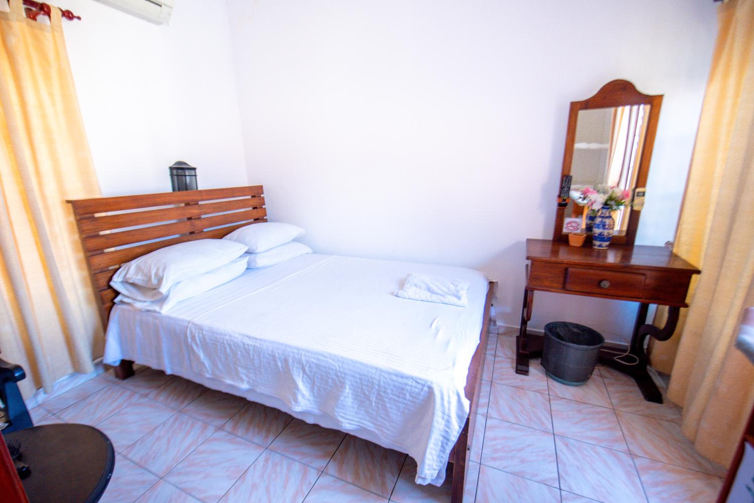 Double Room with Shared Bathroom photo 3