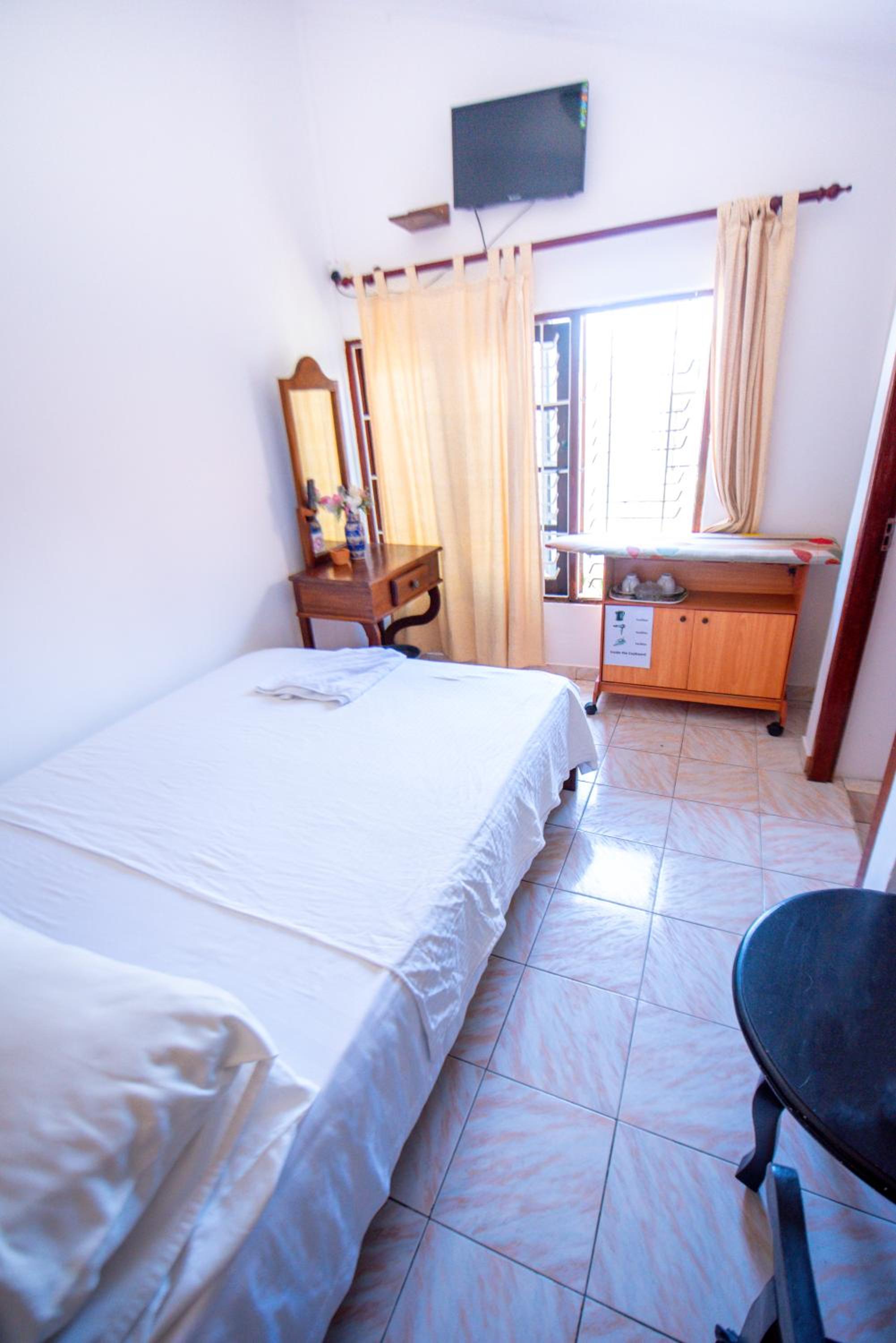 Double Room with Shared Bathroom photo 1