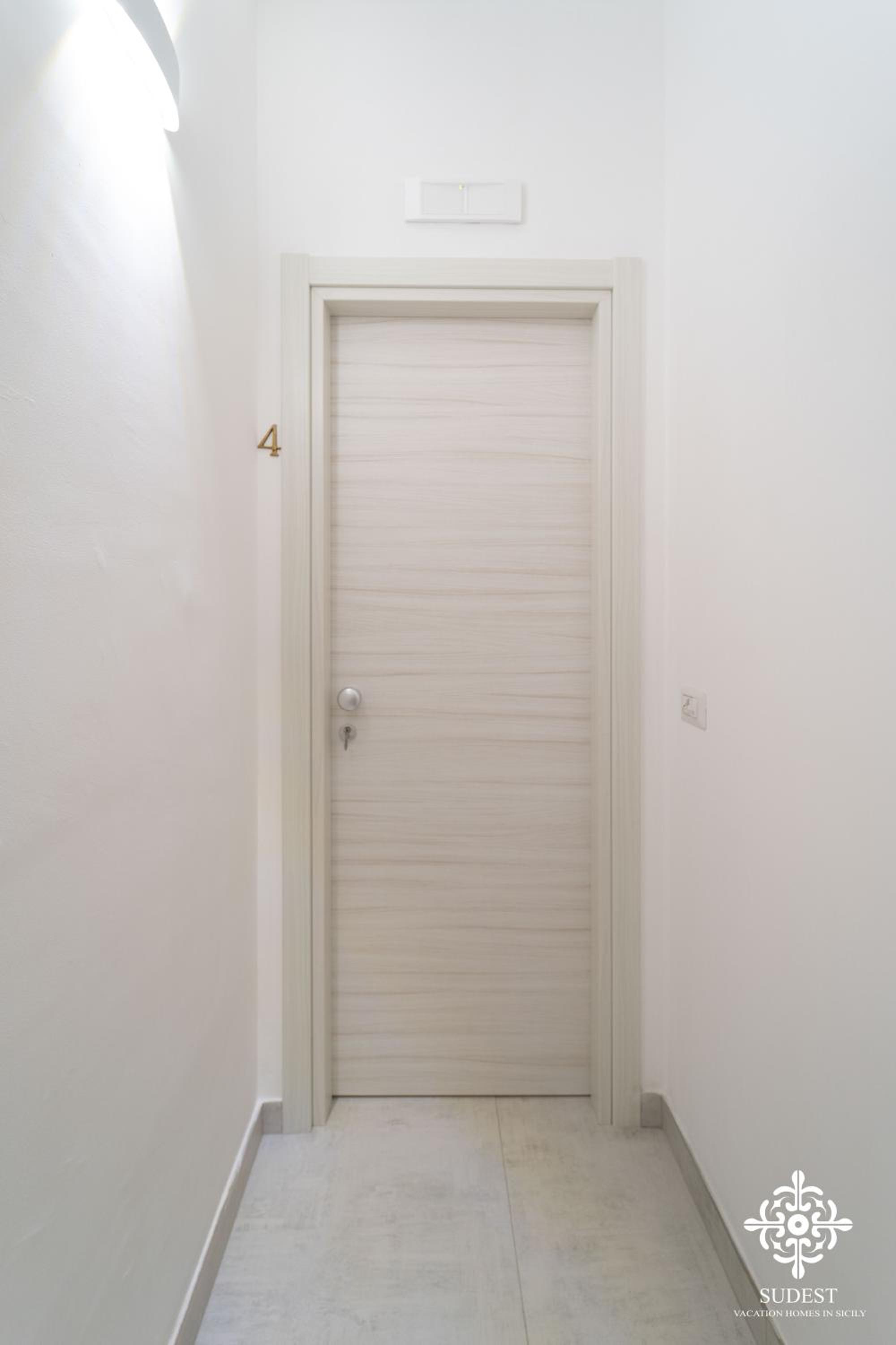Two-Bedroom Apartment With Sea View photo 2