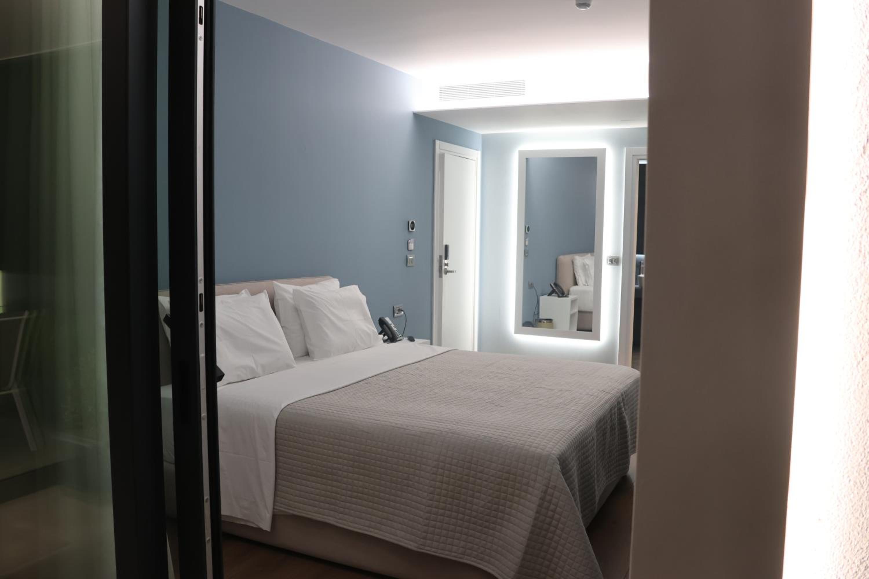 Deluxe Triple Room with Sea View