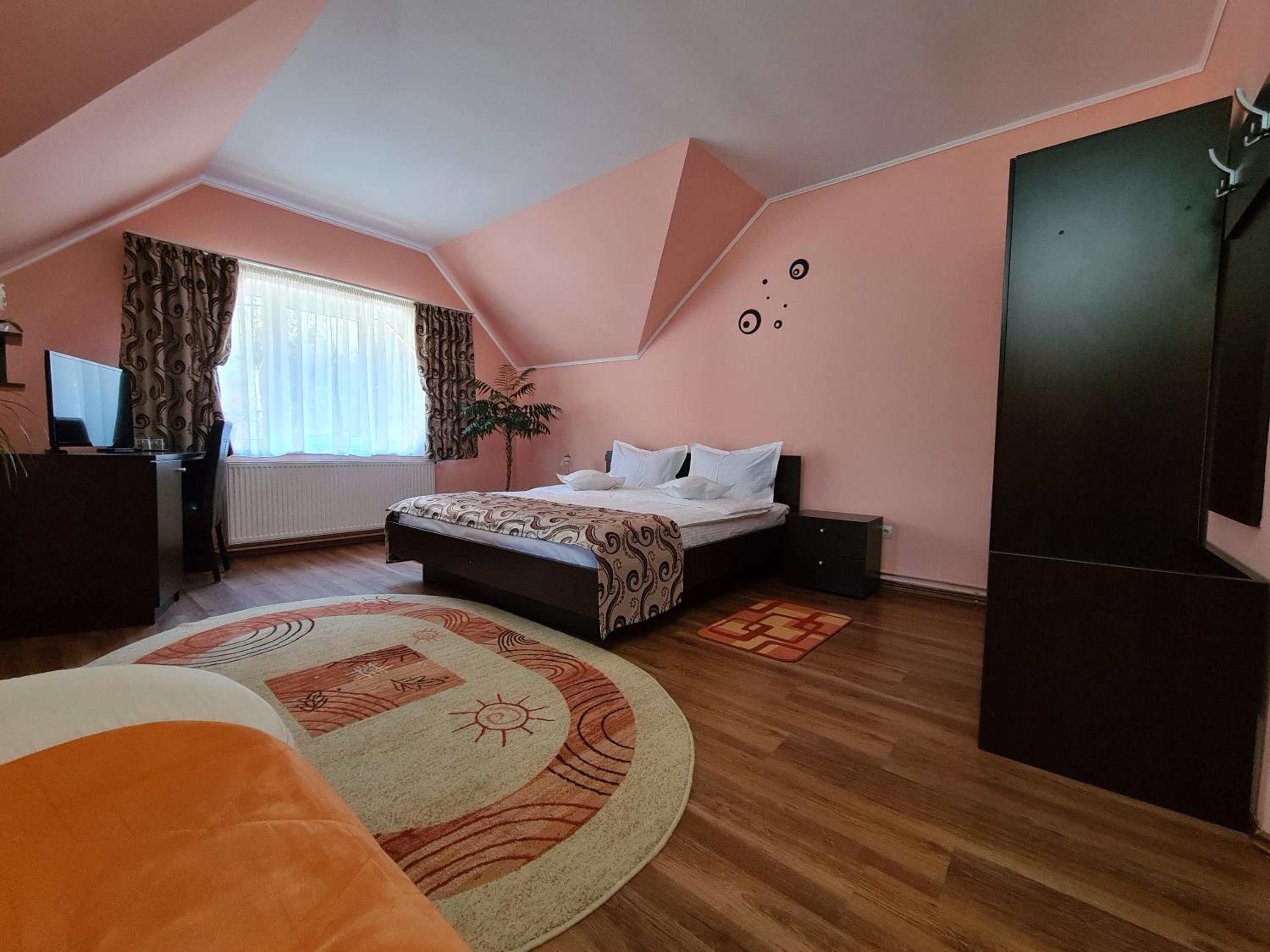 Double Room with Private Bathroom photo 2