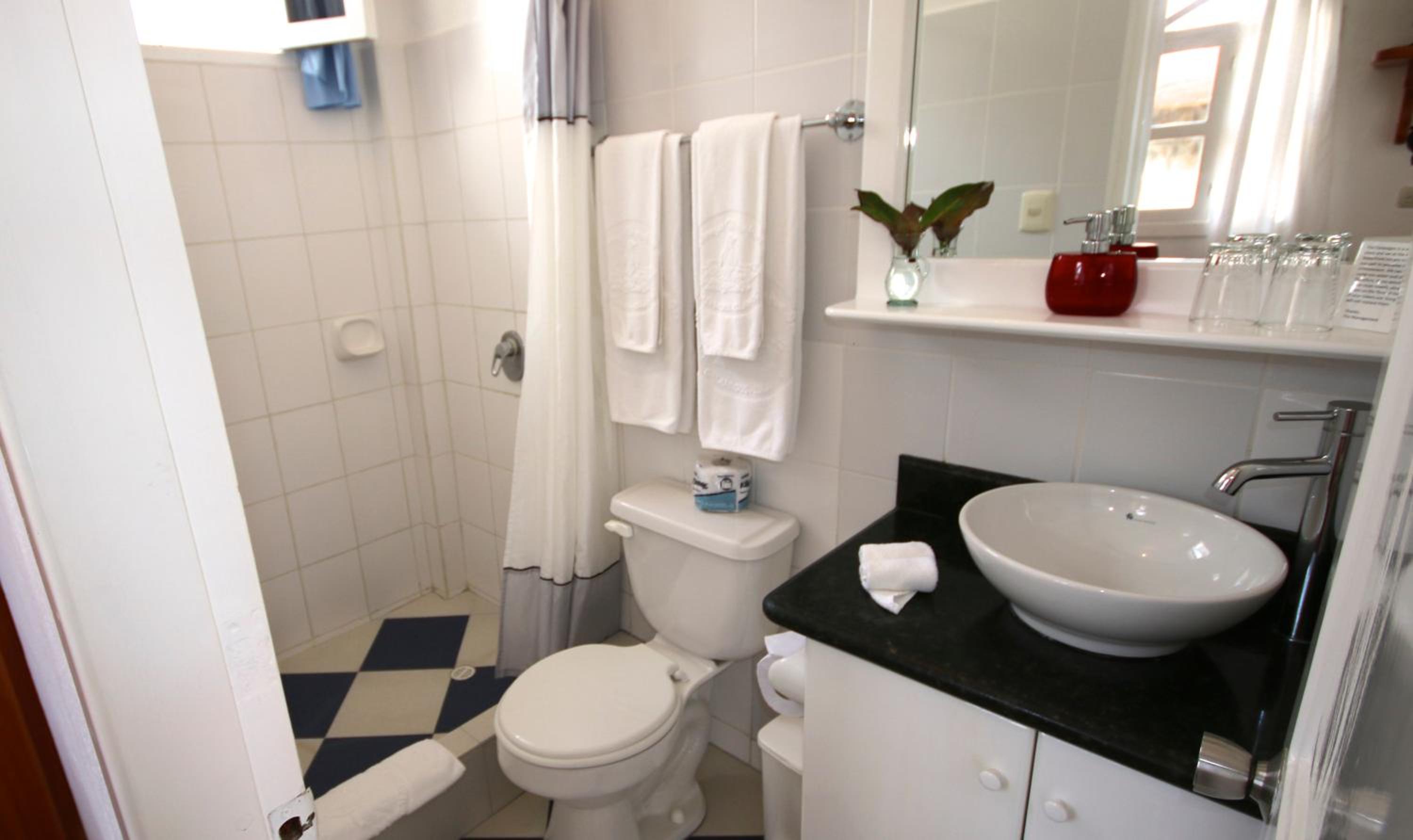 Quadruple Room with Private Bathroom photo 3