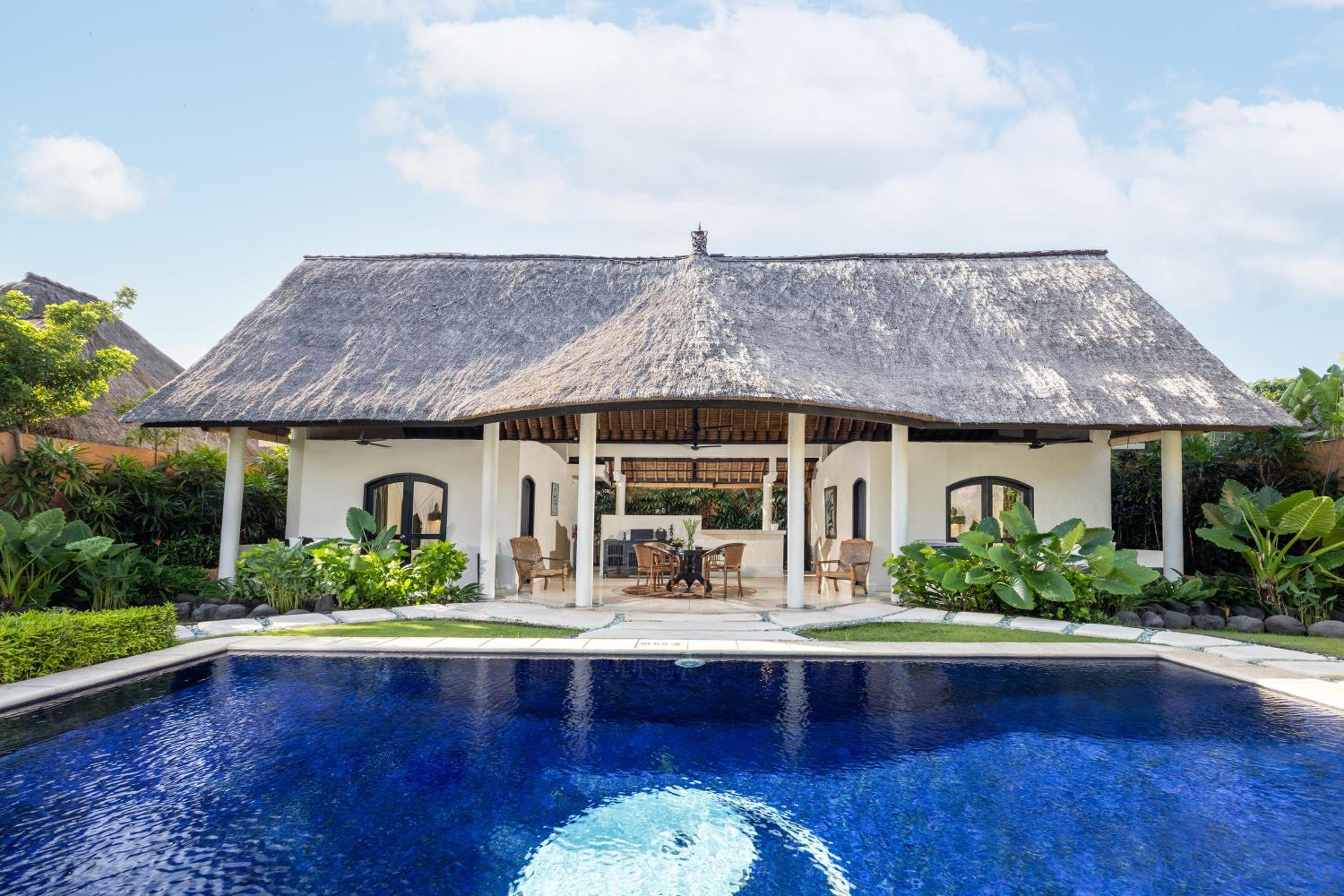 Five Bedroom Villa (Connecting Villas) with Private Pool and Bathtub photo 2