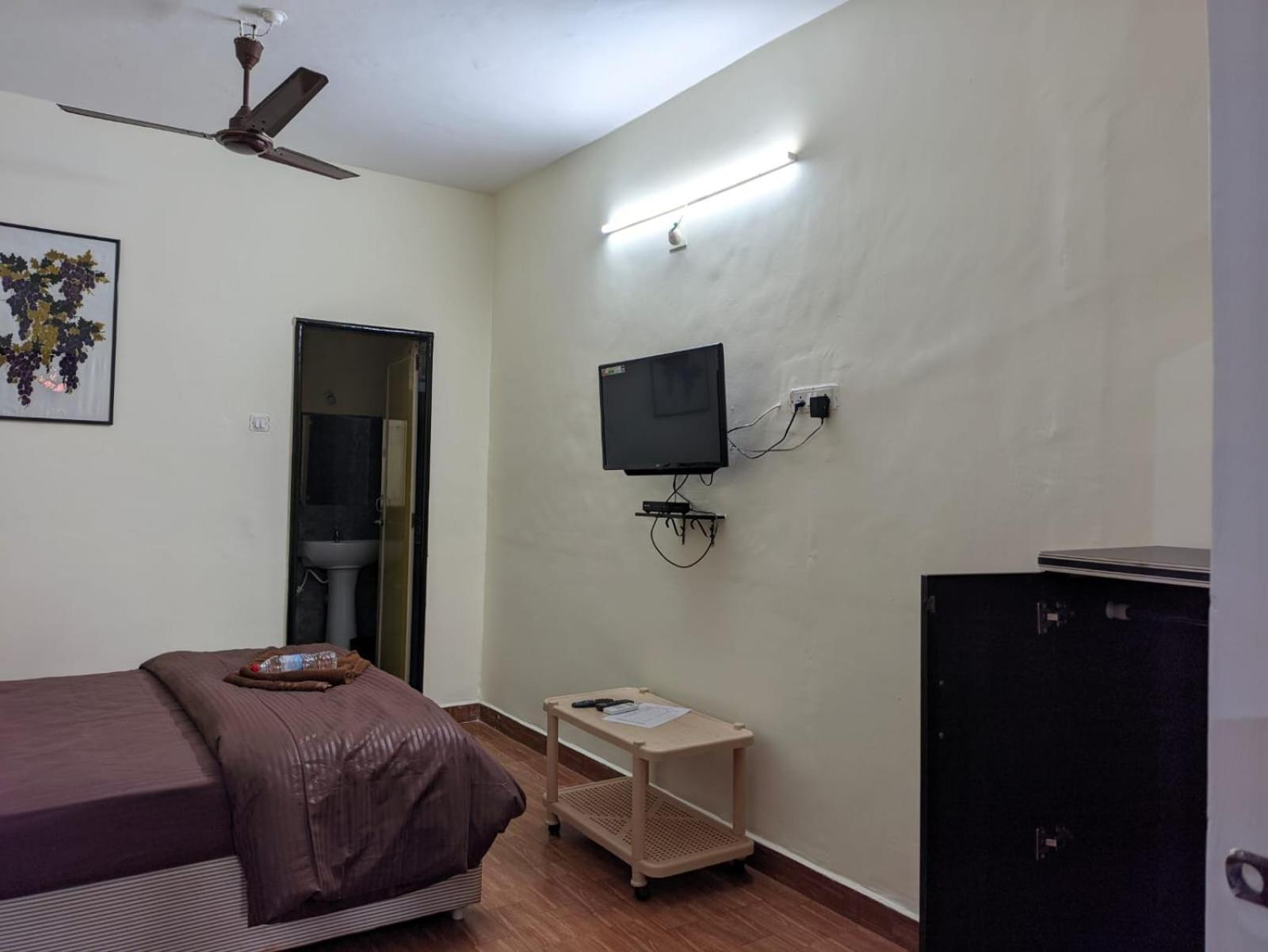 Double Room - Photo 7