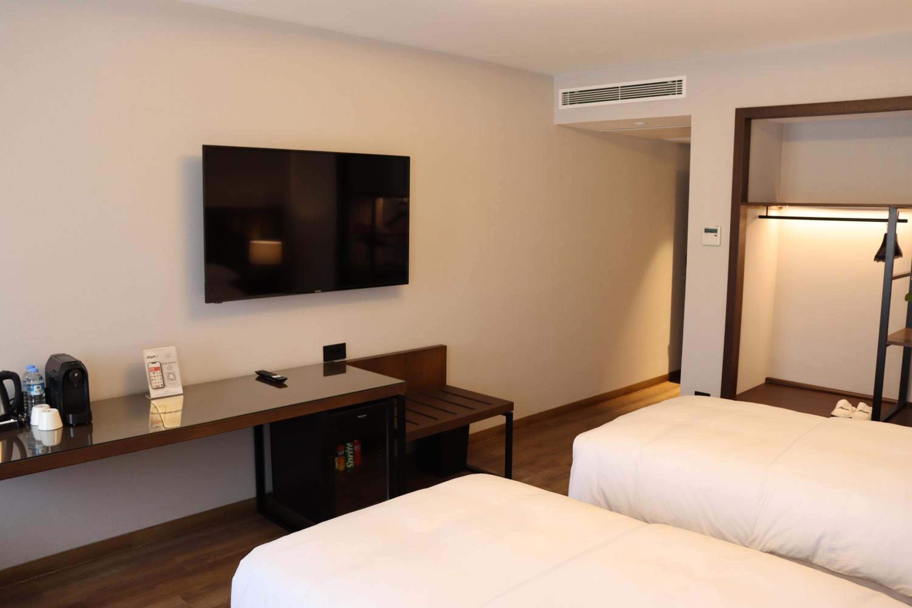 Deluxe Twin Room photo 3