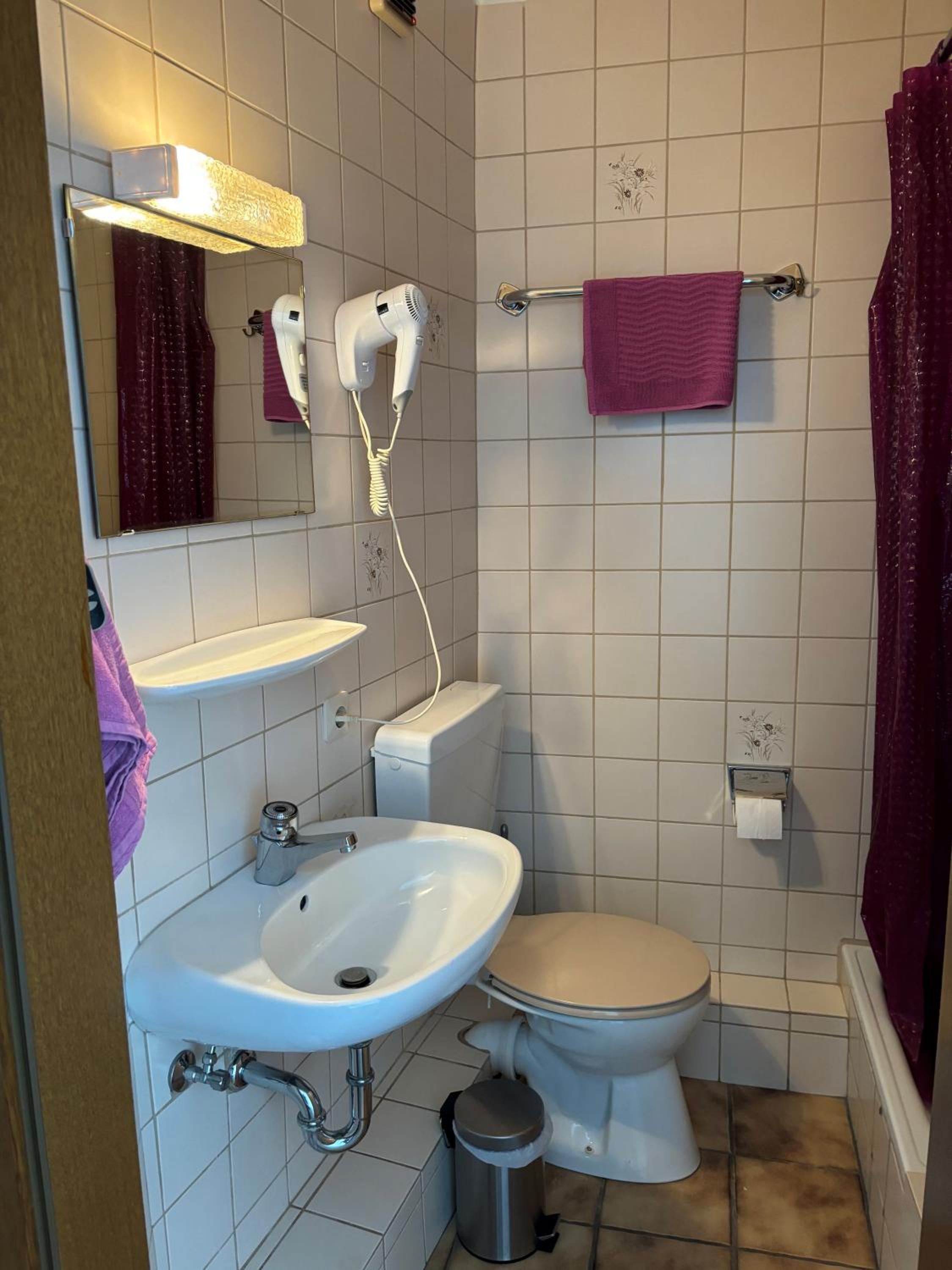 Double Room with Private Bathroom photo 3