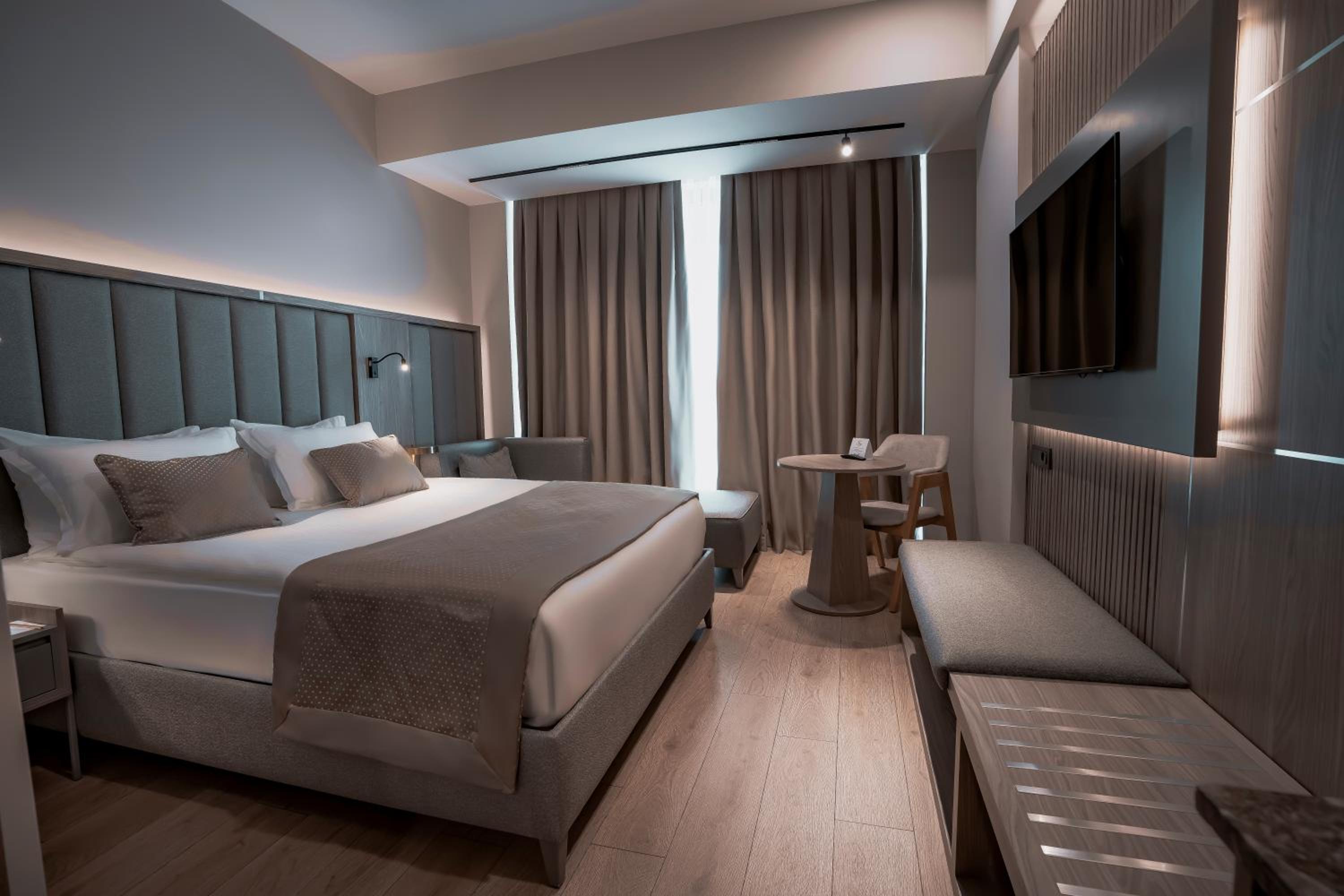 Available room thumbnail 6
